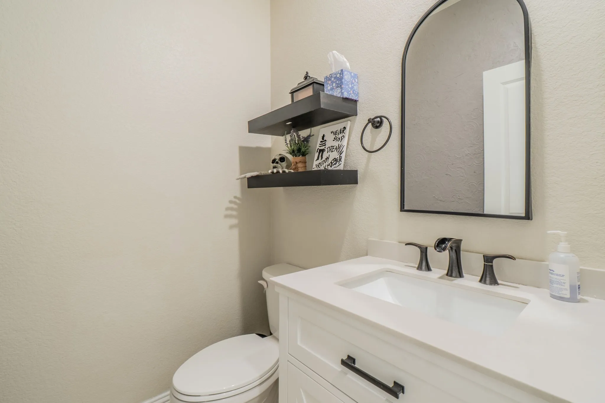 Single Family Residence For Sale in Denton County , 10808 Blaze Street, Aubrey, Texas 76227, 4 Bedroom, 3 Bathroom, 2 Garage spaces, 2,771 Sqft, built in 2018, mls#21405271, Real Estate Agent in Aubrey, Homes For Sale in Denton county, Homes For Sale in Aubrey, Realtor in Aubrey Texas, Real Estate Brokerage Independent Realty Texas, Luminita Cordes Realtor