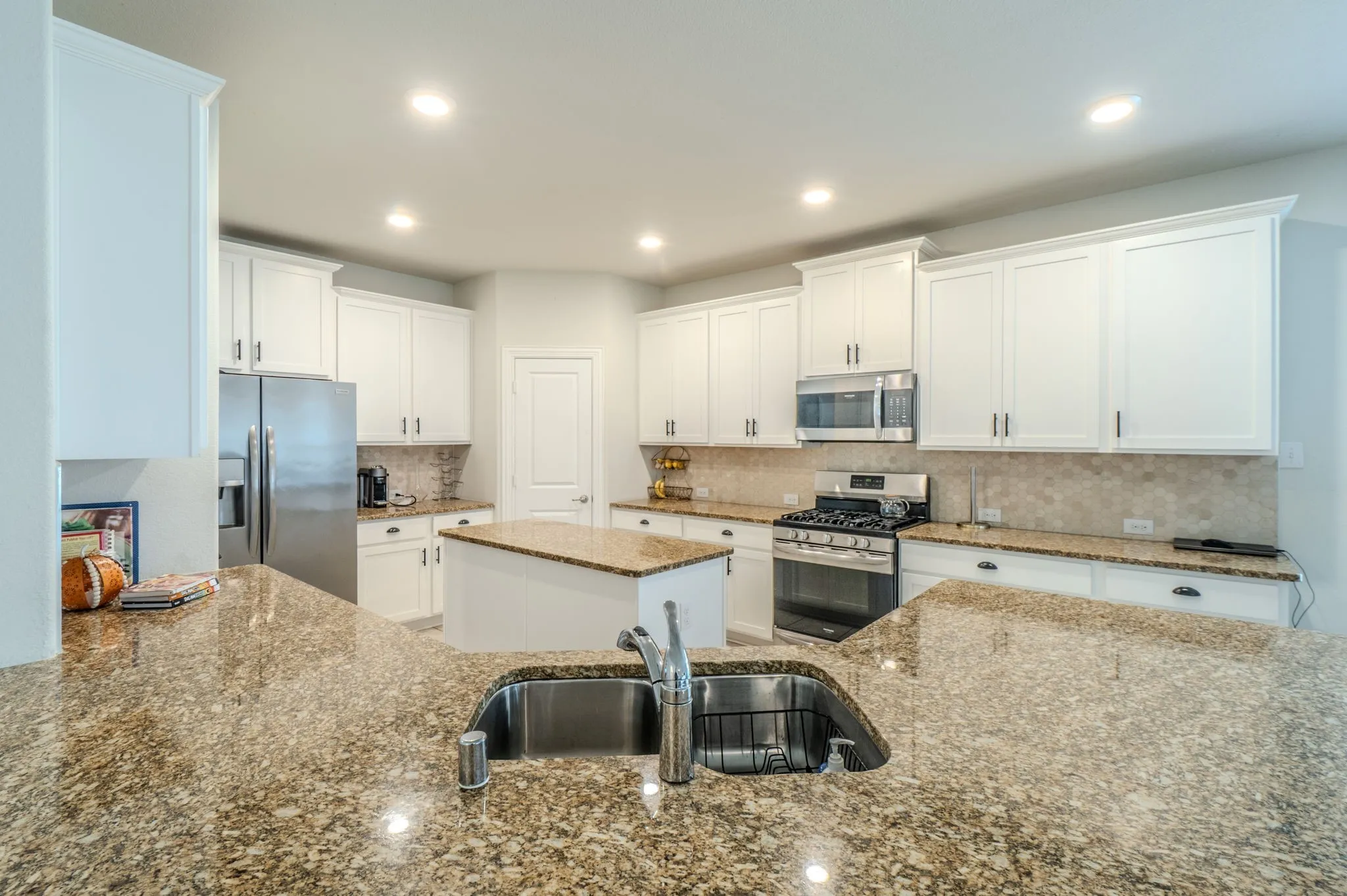 Single Family Residence For Sale in Denton County , 10808 Blaze Street, Aubrey, Texas 76227, 4 Bedroom, 3 Bathroom, 2 Garage spaces, 2,771 Sqft, built in 2018, mls#21405271, Real Estate Agent in Aubrey, Homes For Sale in Denton county, Homes For Sale in Aubrey, Realtor in Aubrey Texas, Real Estate Brokerage Independent Realty Texas, Luminita Cordes Realtor