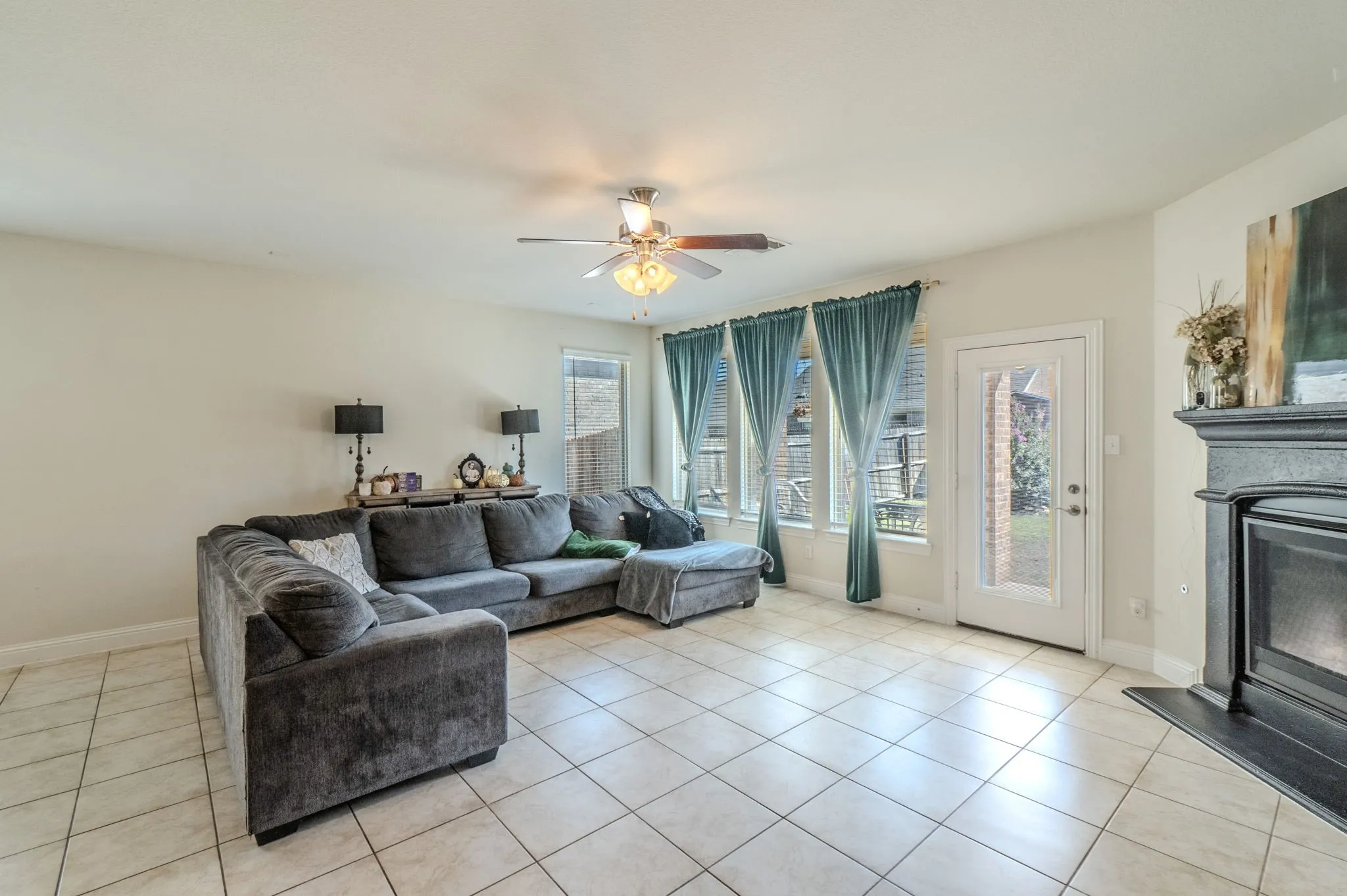 Single Family Residence For Sale in Denton County , 10808 Blaze Street, Aubrey, Texas 76227, 4 Bedroom, 3 Bathroom, 2 Garage spaces, 2,771 Sqft, built in 2018, mls#21405271, Real Estate Agent in Aubrey, Homes For Sale in Denton county, Homes For Sale in Aubrey, Realtor in Aubrey Texas, Real Estate Brokerage Independent Realty Texas, Luminita Cordes Realtor