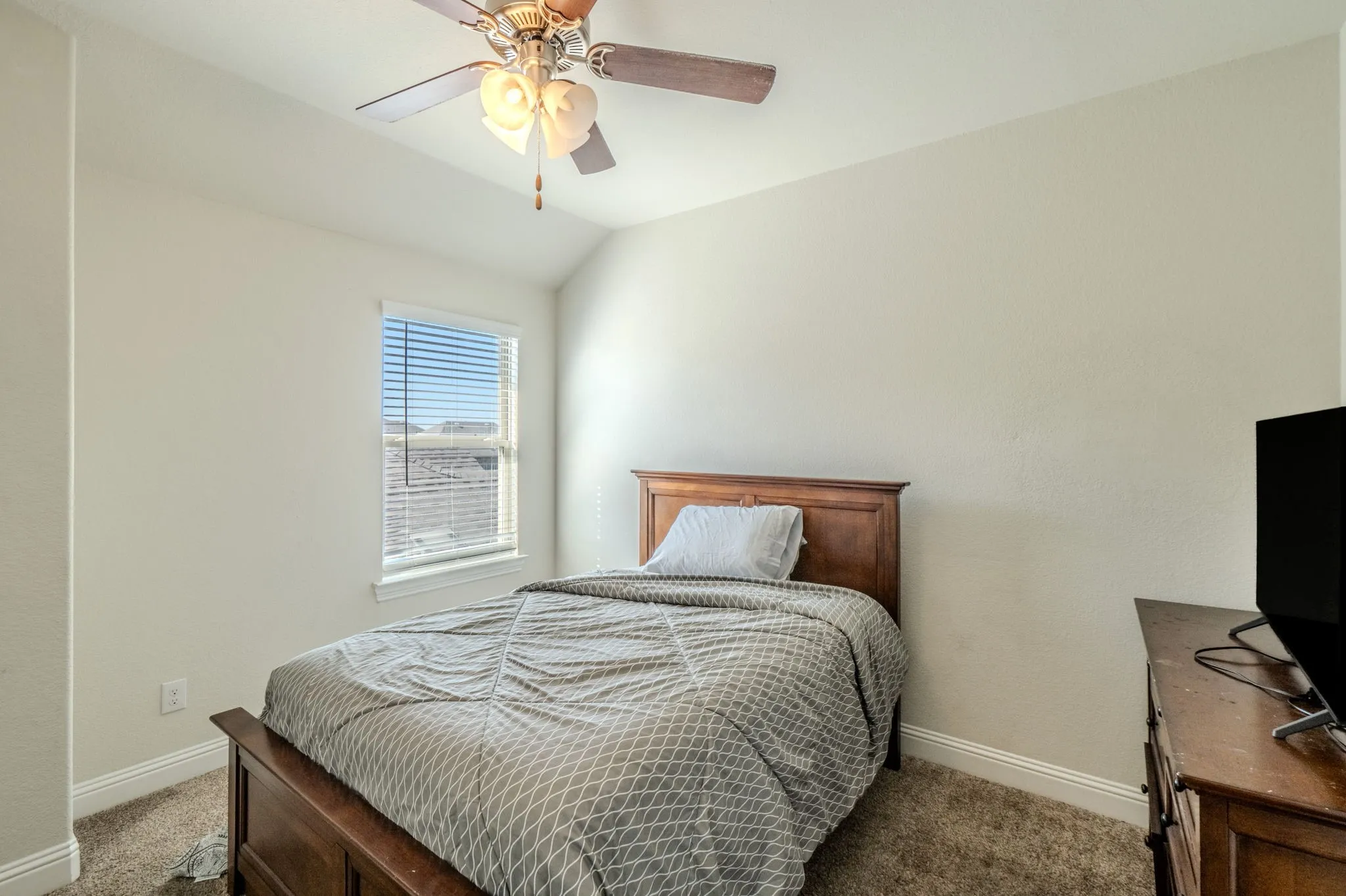 Single Family Residence For Sale in Denton County , 10808 Blaze Street, Aubrey, Texas 76227, 4 Bedroom, 3 Bathroom, 2 Garage spaces, 2,771 Sqft, built in 2018, mls#21405271, Real Estate Agent in Aubrey, Homes For Sale in Denton county, Homes For Sale in Aubrey, Realtor in Aubrey Texas, Real Estate Brokerage Independent Realty Texas, Luminita Cordes Realtor