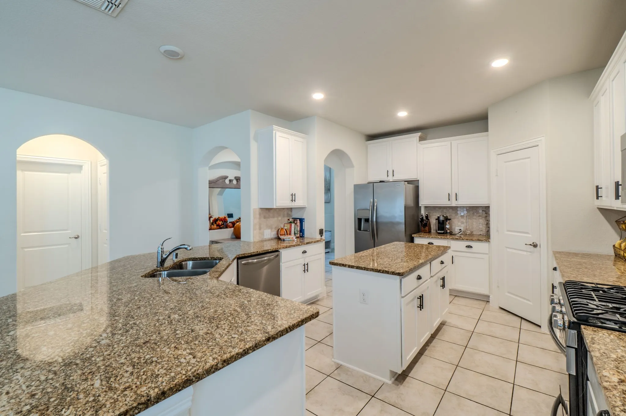 Single Family Residence For Sale in Denton County , 10808 Blaze Street, Aubrey, Texas 76227, 4 Bedroom, 3 Bathroom, 2 Garage spaces, 2,771 Sqft, built in 2018, mls#21405271, Real Estate Agent in Aubrey, Homes For Sale in Denton county, Homes For Sale in Aubrey, Realtor in Aubrey Texas, Real Estate Brokerage Independent Realty Texas, Luminita Cordes Realtor