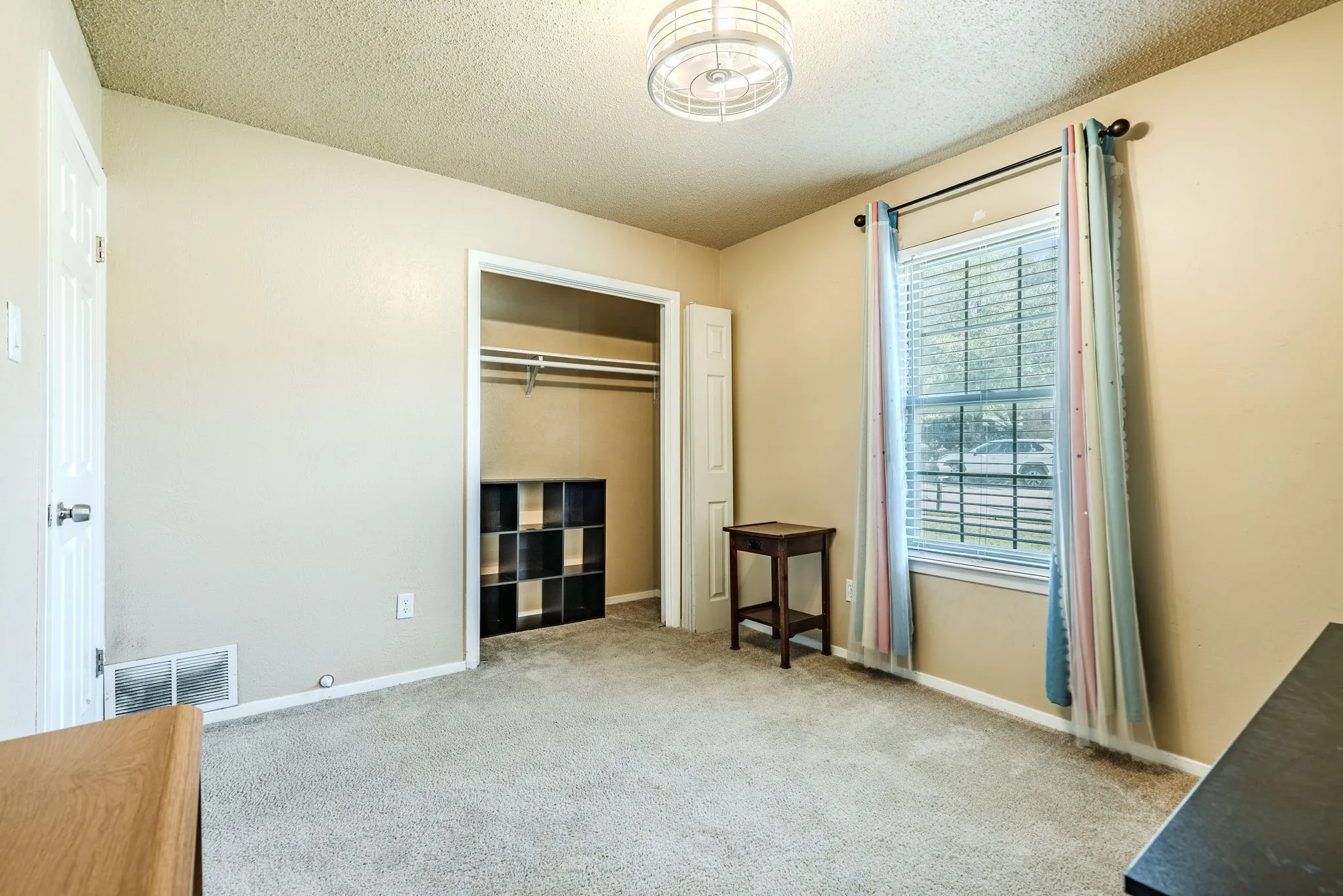 Single Family Residence For Sale in Tarrant County , 6941 Bennington Drive, Watauga, Texas 76148, 3 Bedroom, 2 Bathroom, 4 Garage spaces, 1,330 Sqft, built in 1976, mls#21404562, Real Estate Agent in Watauga, Homes For Sale in Tarrant county, Homes For Sale in Watauga, Realtor in Watauga Texas, Real Estate Brokerage Independent Realty Texas, Luminita Cordes Realtor