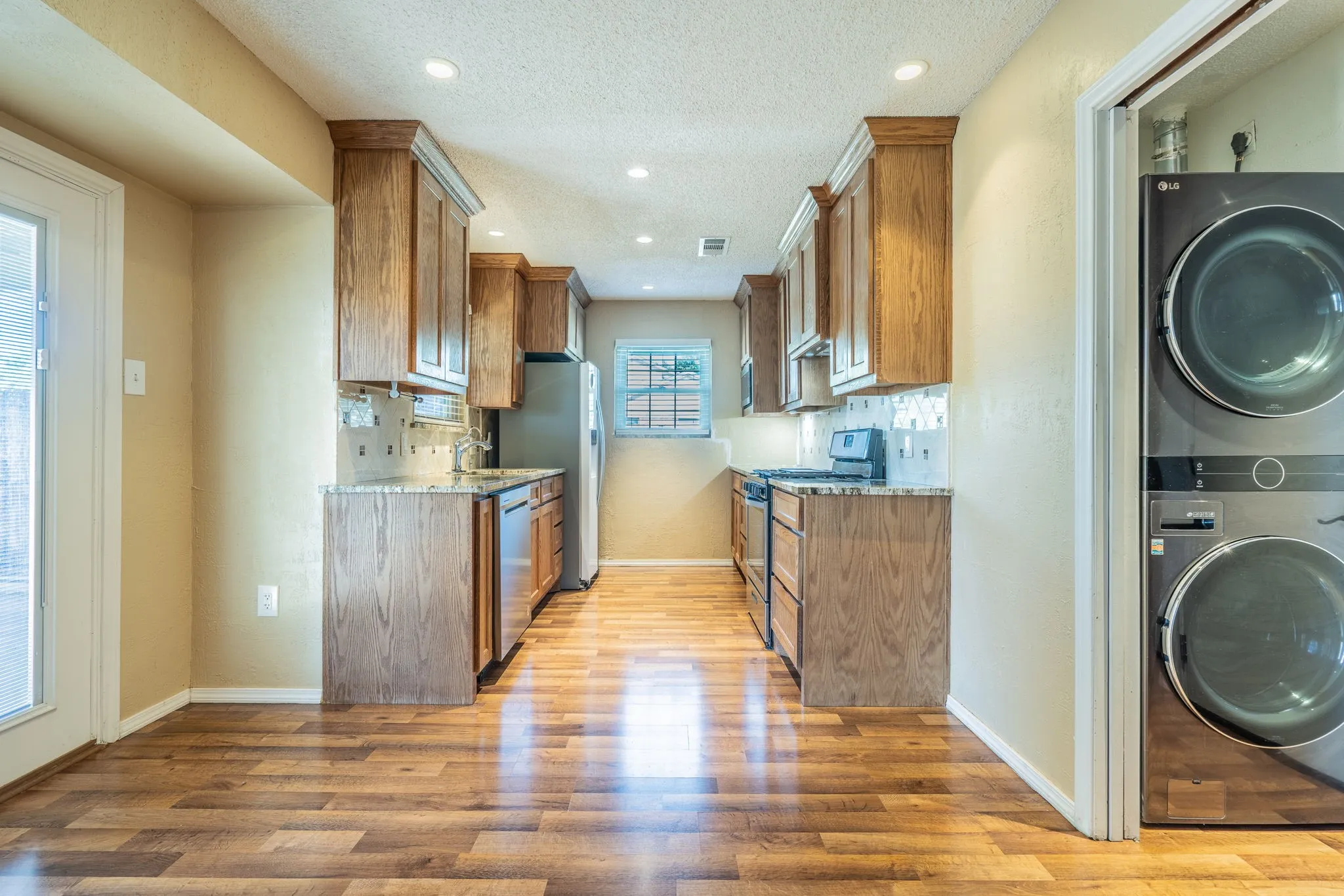 Single Family Residence For Sale in Tarrant County , 6941 Bennington Drive, Watauga, Texas 76148, 3 Bedroom, 2 Bathroom, 4 Garage spaces, 1,330 Sqft, built in 1976, mls#21404562, Real Estate Agent in Watauga, Homes For Sale in Tarrant county, Homes For Sale in Watauga, Realtor in Watauga Texas, Real Estate Brokerage Independent Realty Texas, Luminita Cordes Realtor