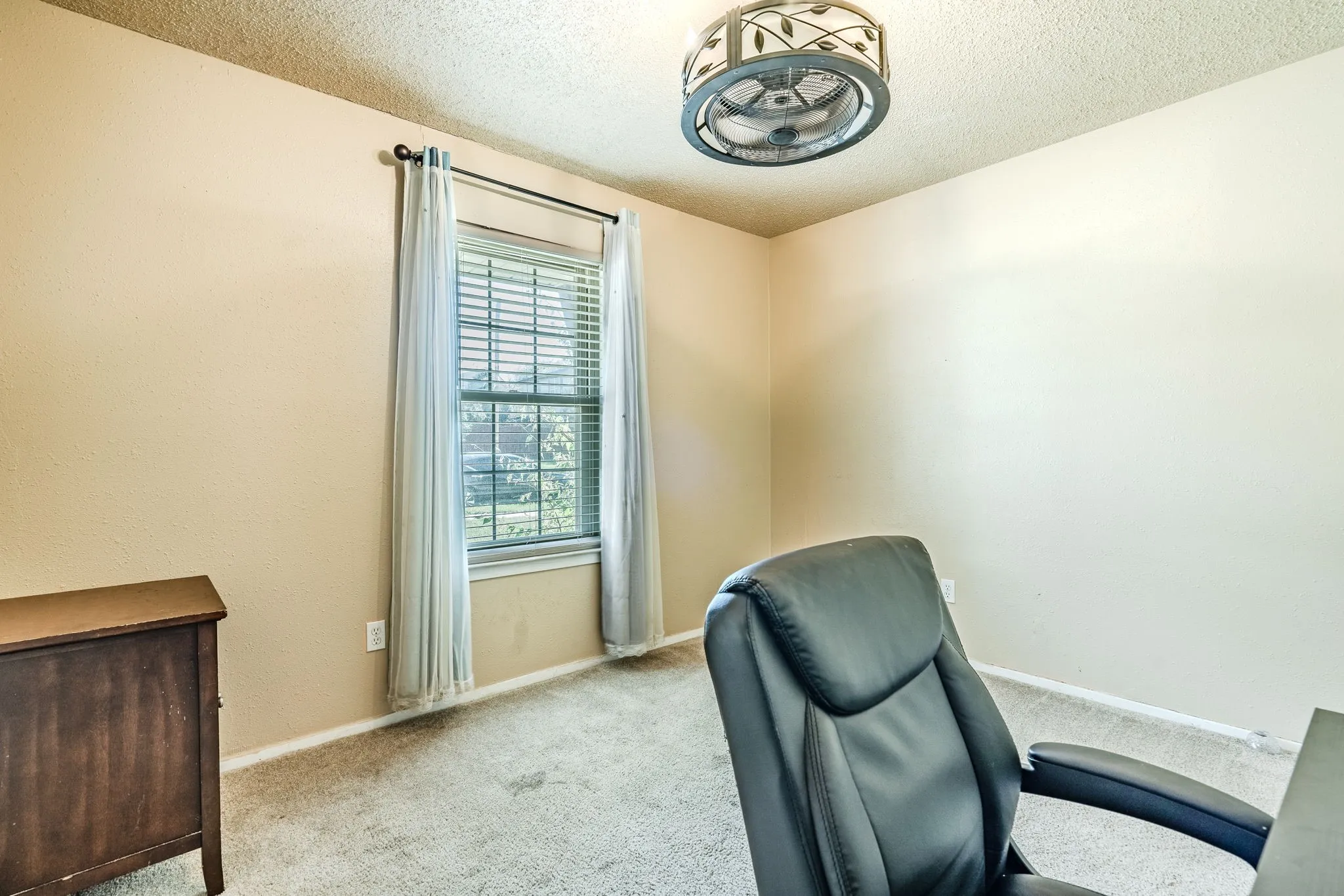 Single Family Residence For Sale in Tarrant County , 6941 Bennington Drive, Watauga, Texas 76148, 3 Bedroom, 2 Bathroom, 4 Garage spaces, 1,330 Sqft, built in 1976, mls#21404562, Real Estate Agent in Watauga, Homes For Sale in Tarrant county, Homes For Sale in Watauga, Realtor in Watauga Texas, Real Estate Brokerage Independent Realty Texas, Luminita Cordes Realtor