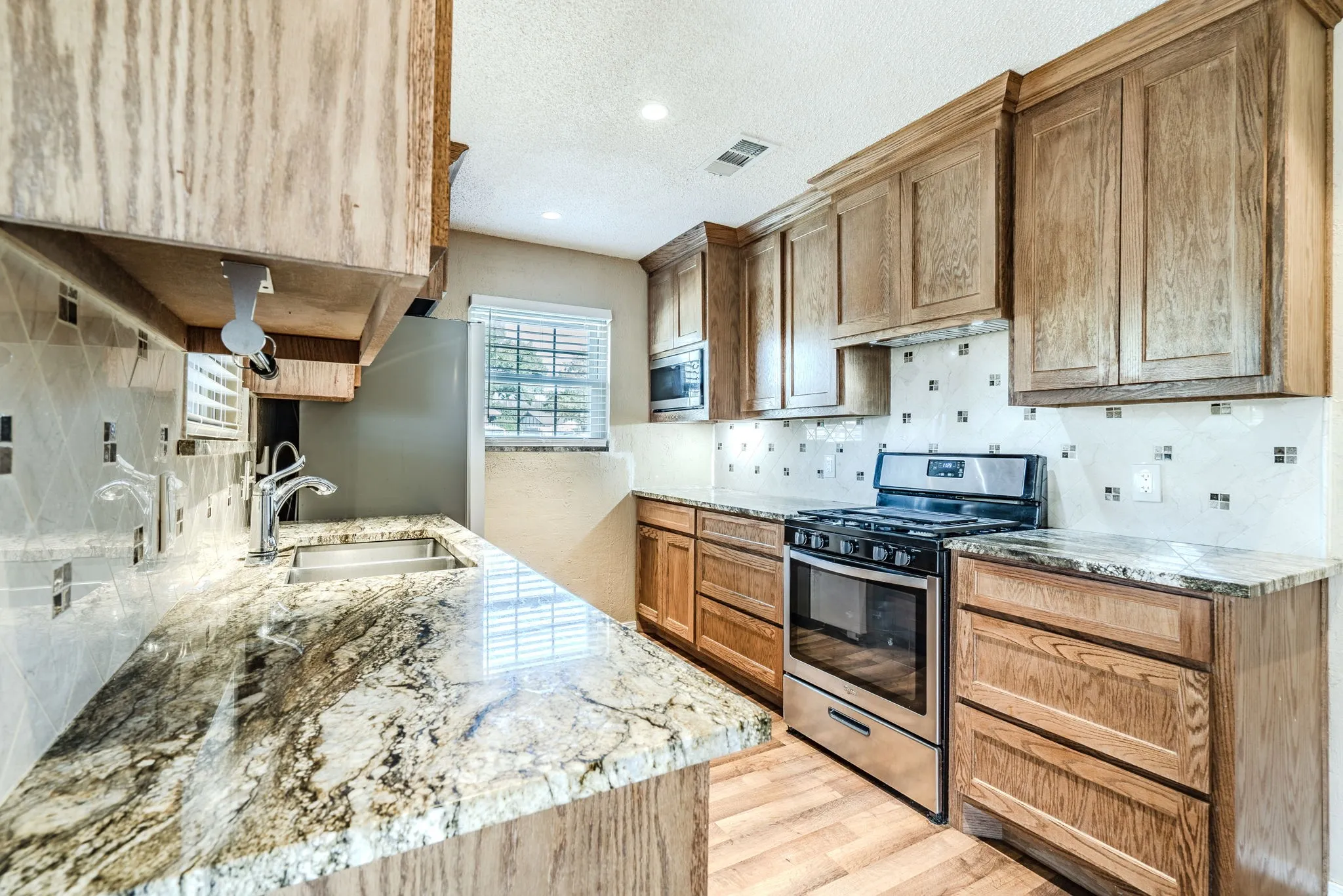 Single Family Residence For Sale in Tarrant County , 6941 Bennington Drive, Watauga, Texas 76148, 3 Bedroom, 2 Bathroom, 4 Garage spaces, 1,330 Sqft, built in 1976, mls#21404562, Real Estate Agent in Watauga, Homes For Sale in Tarrant county, Homes For Sale in Watauga, Realtor in Watauga Texas, Real Estate Brokerage Independent Realty Texas, Luminita Cordes Realtor