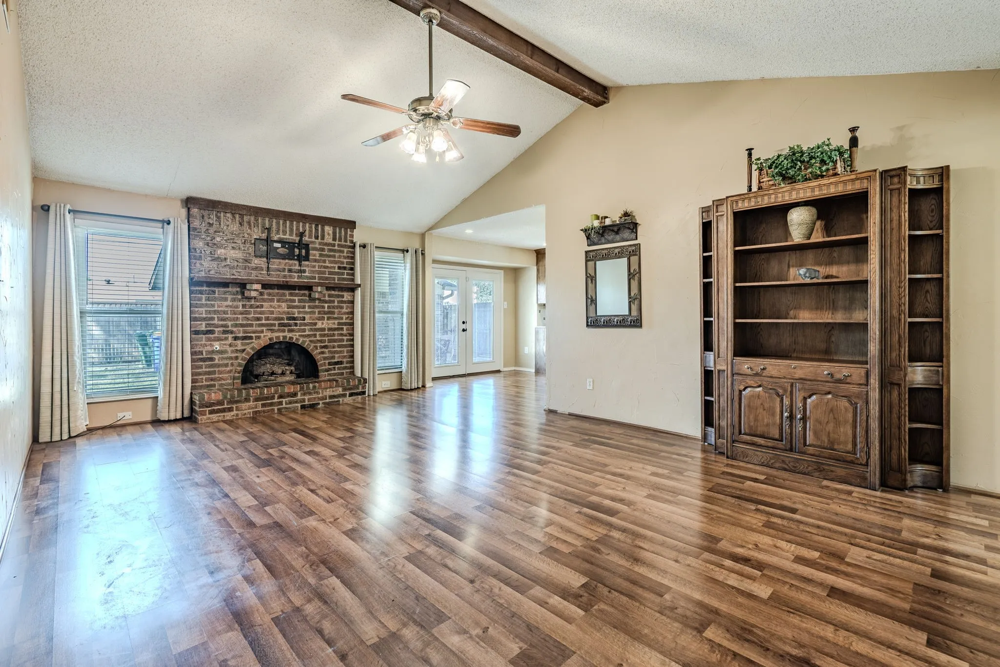 Single Family Residence For Sale in Tarrant County , 6941 Bennington Drive, Watauga, Texas 76148, 3 Bedroom, 2 Bathroom, 4 Garage spaces, 1,330 Sqft, built in 1976, mls#21404562, Real Estate Agent in Watauga, Homes For Sale in Tarrant county, Homes For Sale in Watauga, Realtor in Watauga Texas, Real Estate Brokerage Independent Realty Texas, Luminita Cordes Realtor
