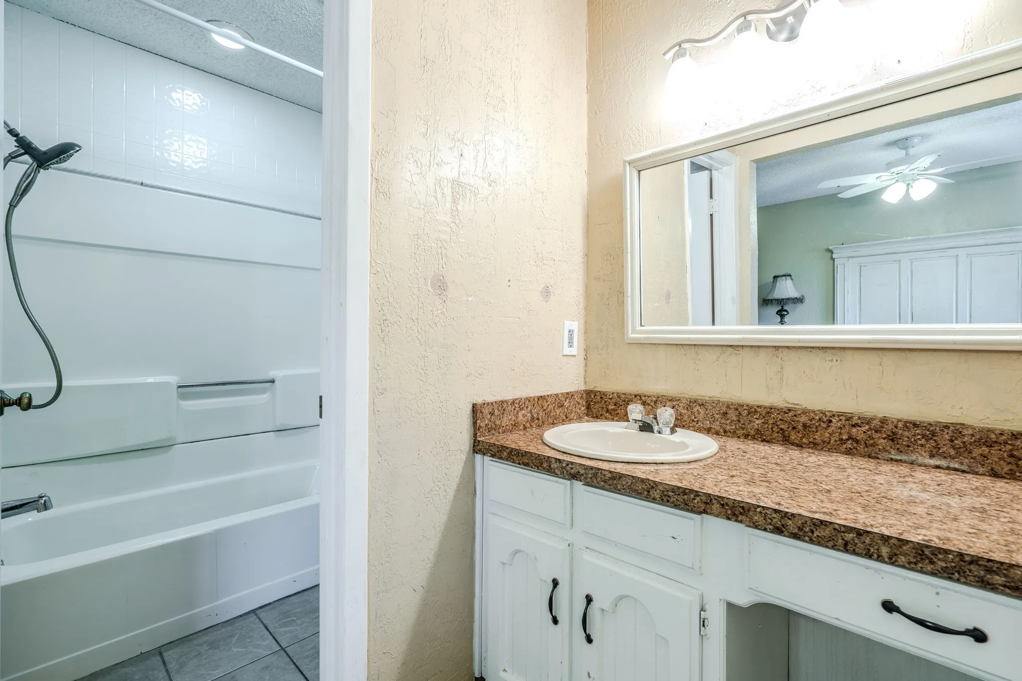 Single Family Residence For Sale in Tarrant County , 6941 Bennington Drive, Watauga, Texas 76148, 3 Bedroom, 2 Bathroom, 4 Garage spaces, 1,330 Sqft, built in 1976, mls#21404562, Real Estate Agent in Watauga, Homes For Sale in Tarrant county, Homes For Sale in Watauga, Realtor in Watauga Texas, Real Estate Brokerage Independent Realty Texas, Luminita Cordes Realtor