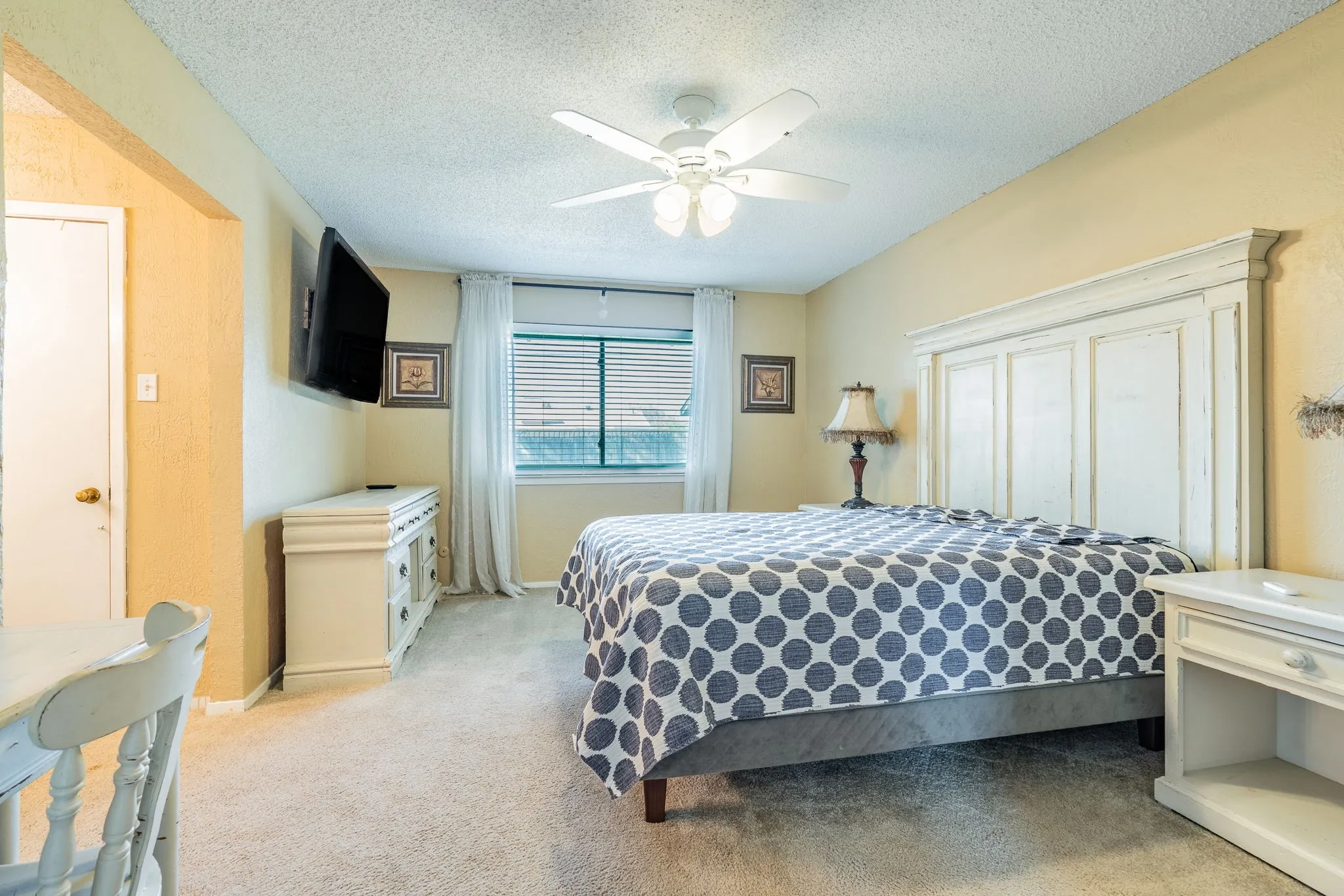 Single Family Residence For Sale in Tarrant County , 6941 Bennington Drive, Watauga, Texas 76148, 3 Bedroom, 2 Bathroom, 4 Garage spaces, 1,330 Sqft, built in 1976, mls#21404562, Real Estate Agent in Watauga, Homes For Sale in Tarrant county, Homes For Sale in Watauga, Realtor in Watauga Texas, Real Estate Brokerage Independent Realty Texas, Luminita Cordes Realtor