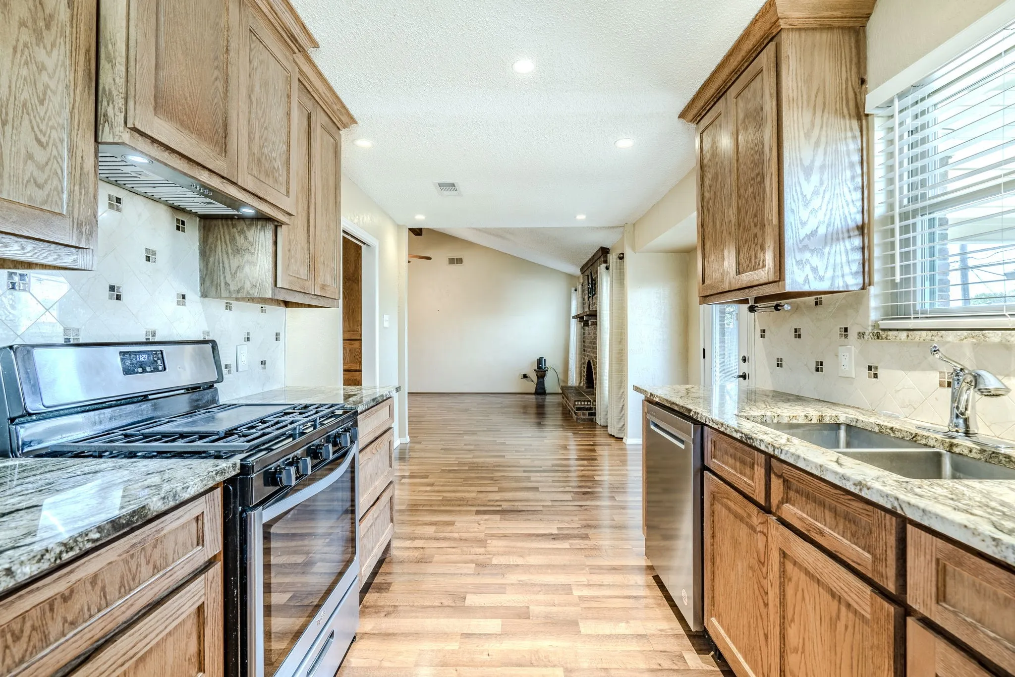 Single Family Residence For Sale in Tarrant County , 6941 Bennington Drive, Watauga, Texas 76148, 3 Bedroom, 2 Bathroom, 4 Garage spaces, 1,330 Sqft, built in 1976, mls#21404562, Real Estate Agent in Watauga, Homes For Sale in Tarrant county, Homes For Sale in Watauga, Realtor in Watauga Texas, Real Estate Brokerage Independent Realty Texas, Luminita Cordes Realtor