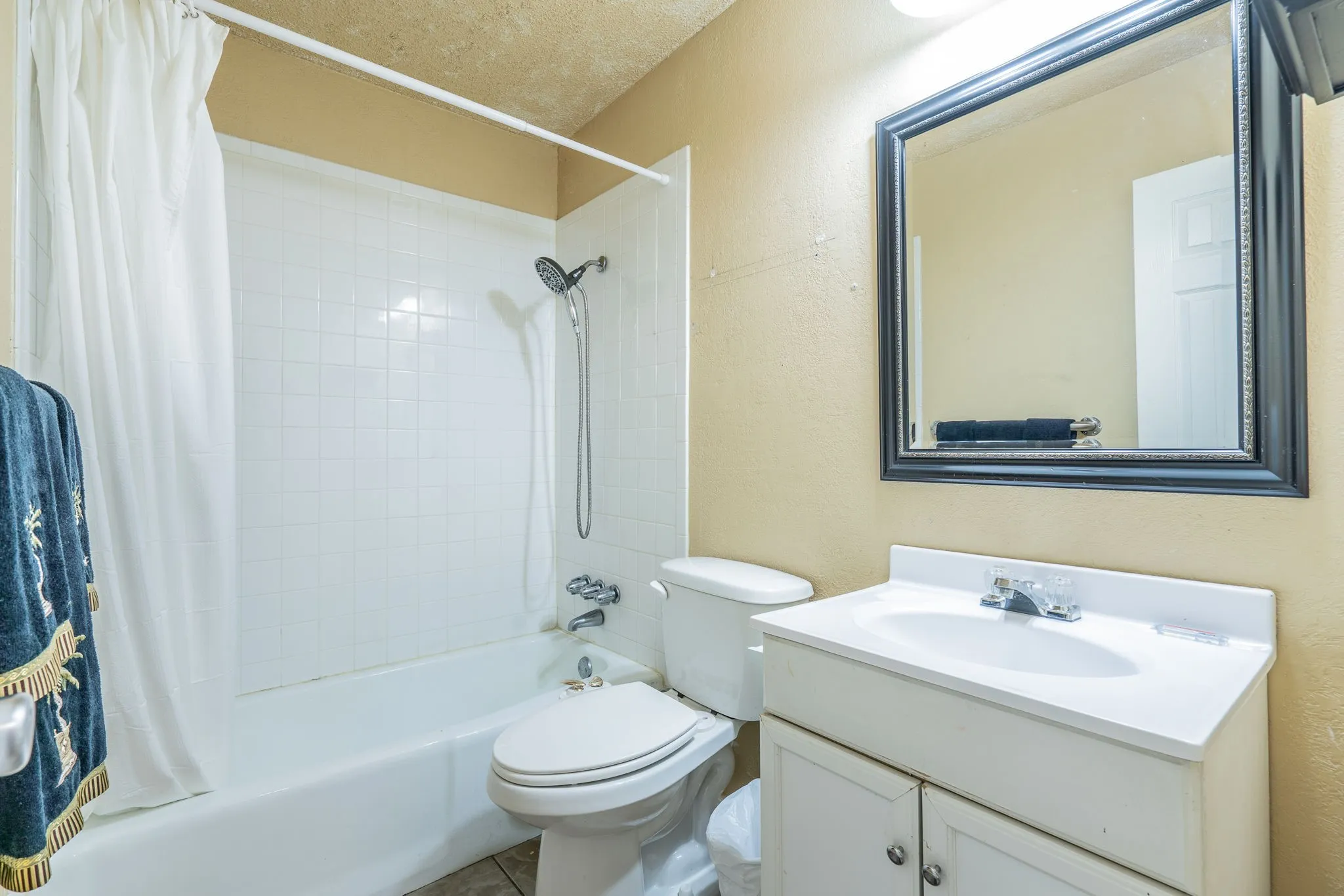 Single Family Residence For Sale in Tarrant County , 6941 Bennington Drive, Watauga, Texas 76148, 3 Bedroom, 2 Bathroom, 4 Garage spaces, 1,330 Sqft, built in 1976, mls#21404562, Real Estate Agent in Watauga, Homes For Sale in Tarrant county, Homes For Sale in Watauga, Realtor in Watauga Texas, Real Estate Brokerage Independent Realty Texas, Luminita Cordes Realtor