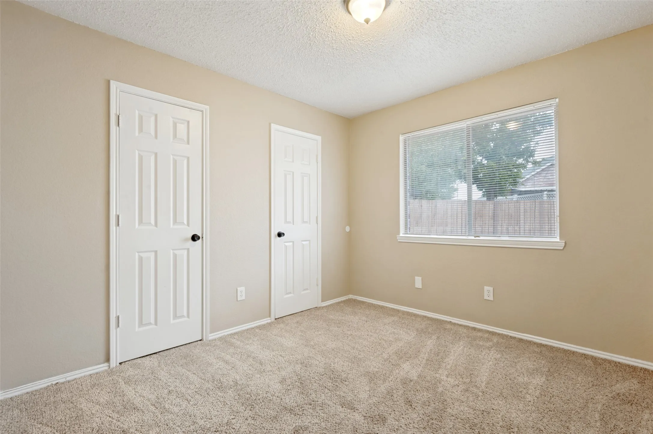Single Family Residence For Sale in Dallas County , 1512 Manitoba Lane, Glenn Heights, Texas 75154, 3 Bedroom, 2 Bathroom, 2 Garage spaces, 1,260 Sqft, built in 1996, mls#21405296, Real Estate Agent in Glenn Heights, Homes For Sale in Dallas county, Homes For Sale in Glenn Heights, Realtor in Glenn Heights Texas, Real Estate Brokerage Independent Realty Texas, Luminita Cordes Realtor