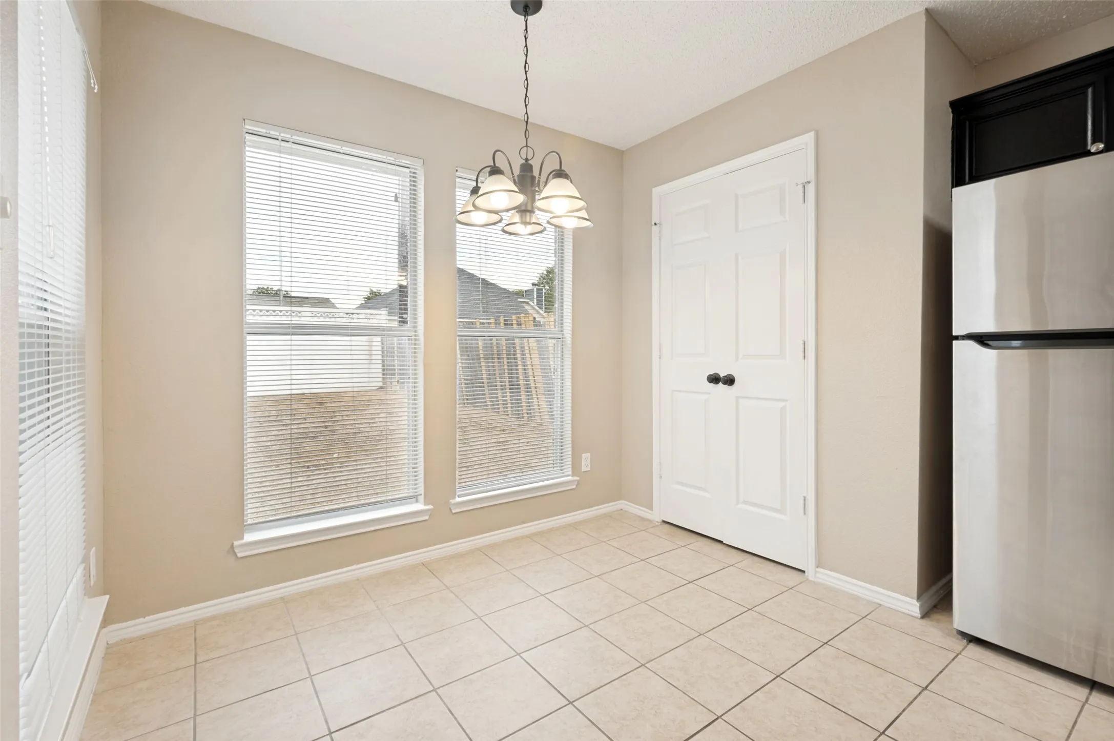 Single Family Residence For Sale in Dallas County , 1512 Manitoba Lane, Glenn Heights, Texas 75154, 3 Bedroom, 2 Bathroom, 2 Garage spaces, 1,260 Sqft, built in 1996, mls#21405296, Real Estate Agent in Glenn Heights, Homes For Sale in Dallas county, Homes For Sale in Glenn Heights, Realtor in Glenn Heights Texas, Real Estate Brokerage Independent Realty Texas, Luminita Cordes Realtor