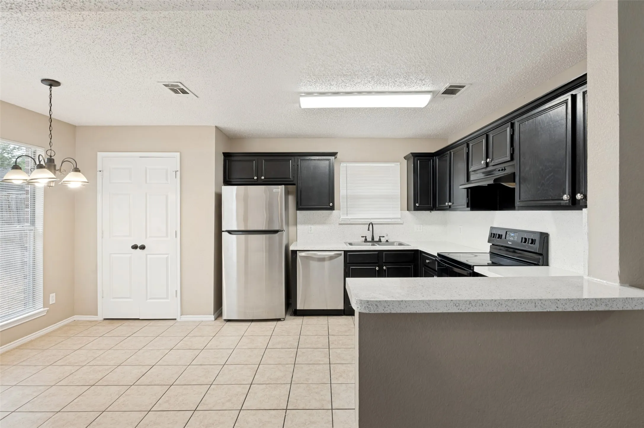 Single Family Residence For Sale in Dallas County , 1512 Manitoba Lane, Glenn Heights, Texas 75154, 3 Bedroom, 2 Bathroom, 2 Garage spaces, 1,260 Sqft, built in 1996, mls#21405296, Real Estate Agent in Glenn Heights, Homes For Sale in Dallas county, Homes For Sale in Glenn Heights, Realtor in Glenn Heights Texas, Real Estate Brokerage Independent Realty Texas, Luminita Cordes Realtor