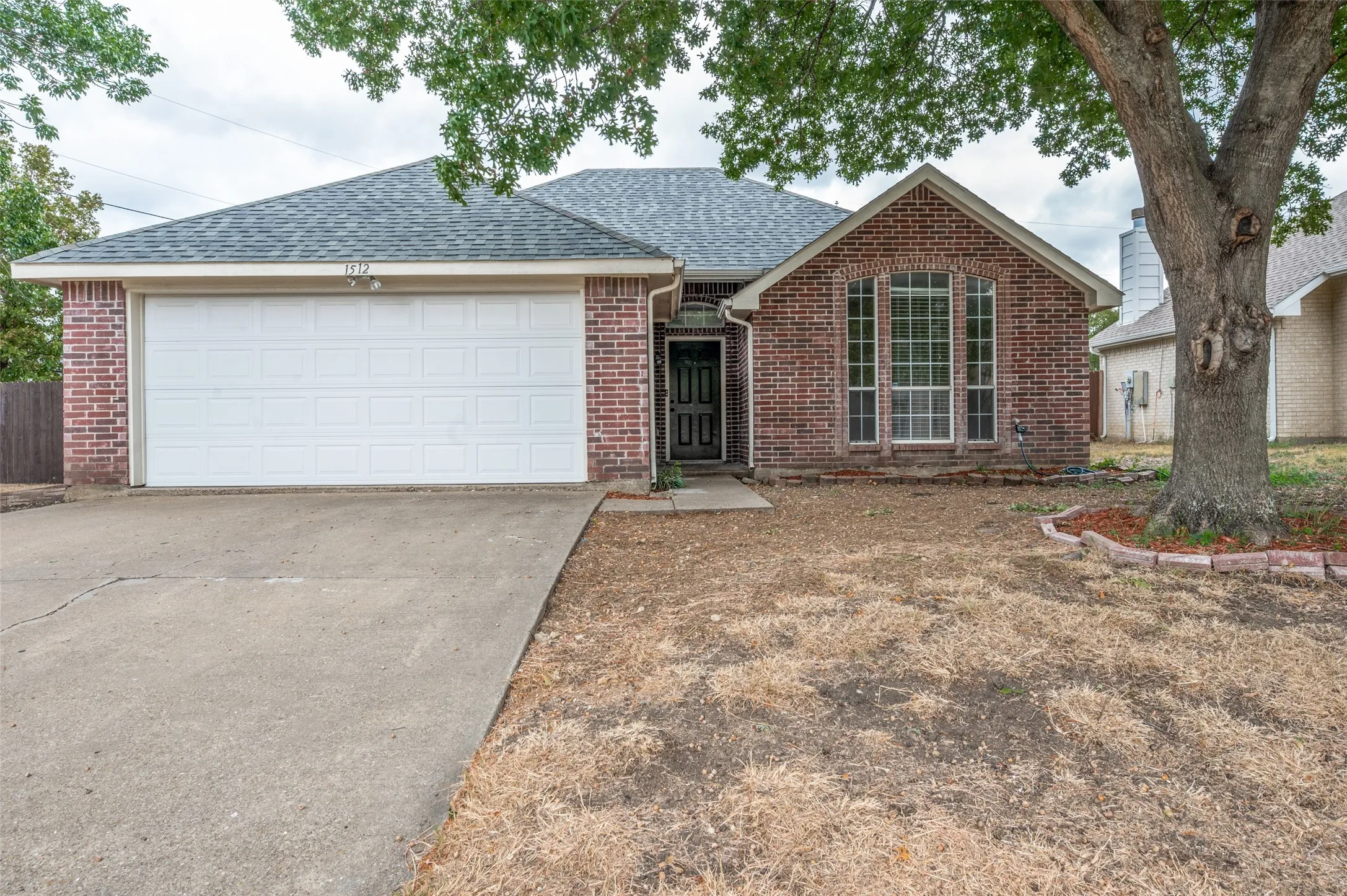 Single Family Residence For Sale in Dallas County , 1512 Manitoba Lane, Glenn Heights, Texas 75154, 3 Bedroom, 2 Bathroom, 2 Garage spaces, 1,260 Sqft, built in 1996, mls#21405296, Real Estate Agent in Glenn Heights, Homes For Sale in Dallas county, Homes For Sale in Glenn Heights, Realtor in Glenn Heights Texas, Real Estate Brokerage Independent Realty Texas, Luminita Cordes Realtor