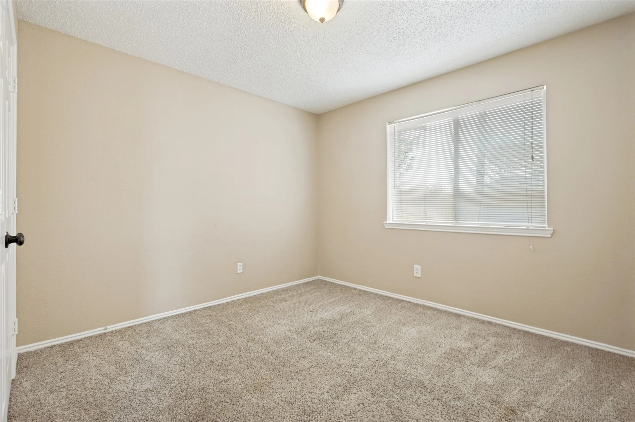 Single Family Residence For Sale in Dallas County , 1512 Manitoba Lane, Glenn Heights, Texas 75154, 3 Bedroom, 2 Bathroom, 2 Garage spaces, 1,260 Sqft, built in 1996, mls#21405296, Real Estate Agent in Glenn Heights, Homes For Sale in Dallas county, Homes For Sale in Glenn Heights, Realtor in Glenn Heights Texas, Real Estate Brokerage Independent Realty Texas, Luminita Cordes Realtor