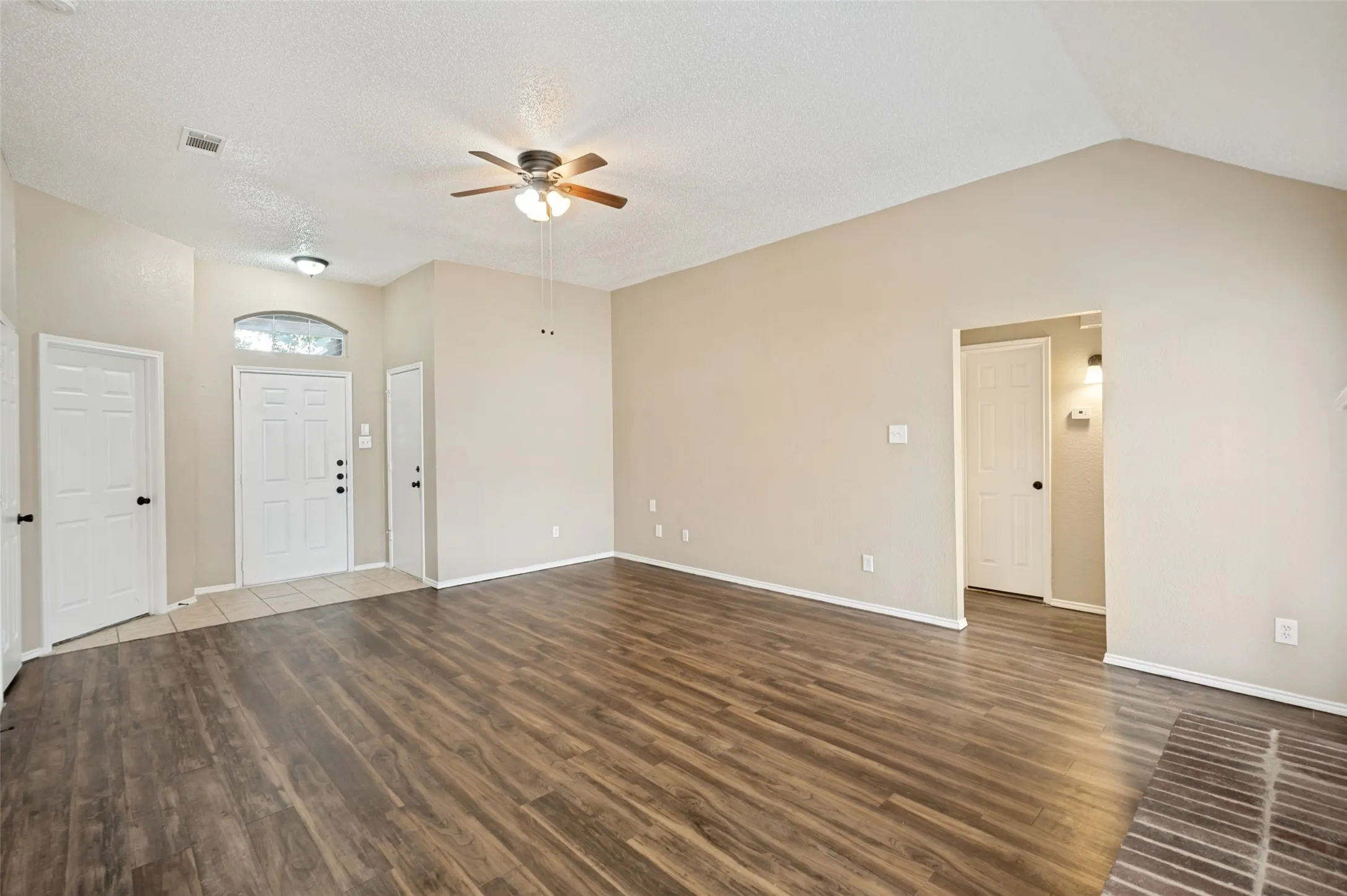 Single Family Residence For Sale in Dallas County , 1512 Manitoba Lane, Glenn Heights, Texas 75154, 3 Bedroom, 2 Bathroom, 2 Garage spaces, 1,260 Sqft, built in 1996, mls#21405296, Real Estate Agent in Glenn Heights, Homes For Sale in Dallas county, Homes For Sale in Glenn Heights, Realtor in Glenn Heights Texas, Real Estate Brokerage Independent Realty Texas, Luminita Cordes Realtor