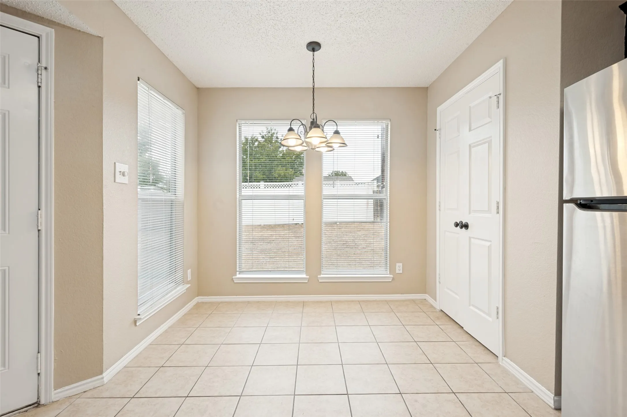 Single Family Residence For Sale in Dallas County , 1512 Manitoba Lane, Glenn Heights, Texas 75154, 3 Bedroom, 2 Bathroom, 2 Garage spaces, 1,260 Sqft, built in 1996, mls#21405296, Real Estate Agent in Glenn Heights, Homes For Sale in Dallas county, Homes For Sale in Glenn Heights, Realtor in Glenn Heights Texas, Real Estate Brokerage Independent Realty Texas, Luminita Cordes Realtor
