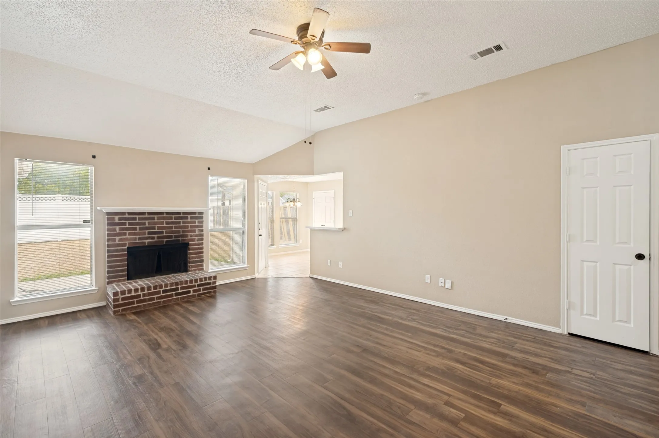 Single Family Residence For Sale in Dallas County , 1512 Manitoba Lane, Glenn Heights, Texas 75154, 3 Bedroom, 2 Bathroom, 2 Garage spaces, 1,260 Sqft, built in 1996, mls#21405296, Real Estate Agent in Glenn Heights, Homes For Sale in Dallas county, Homes For Sale in Glenn Heights, Realtor in Glenn Heights Texas, Real Estate Brokerage Independent Realty Texas, Luminita Cordes Realtor