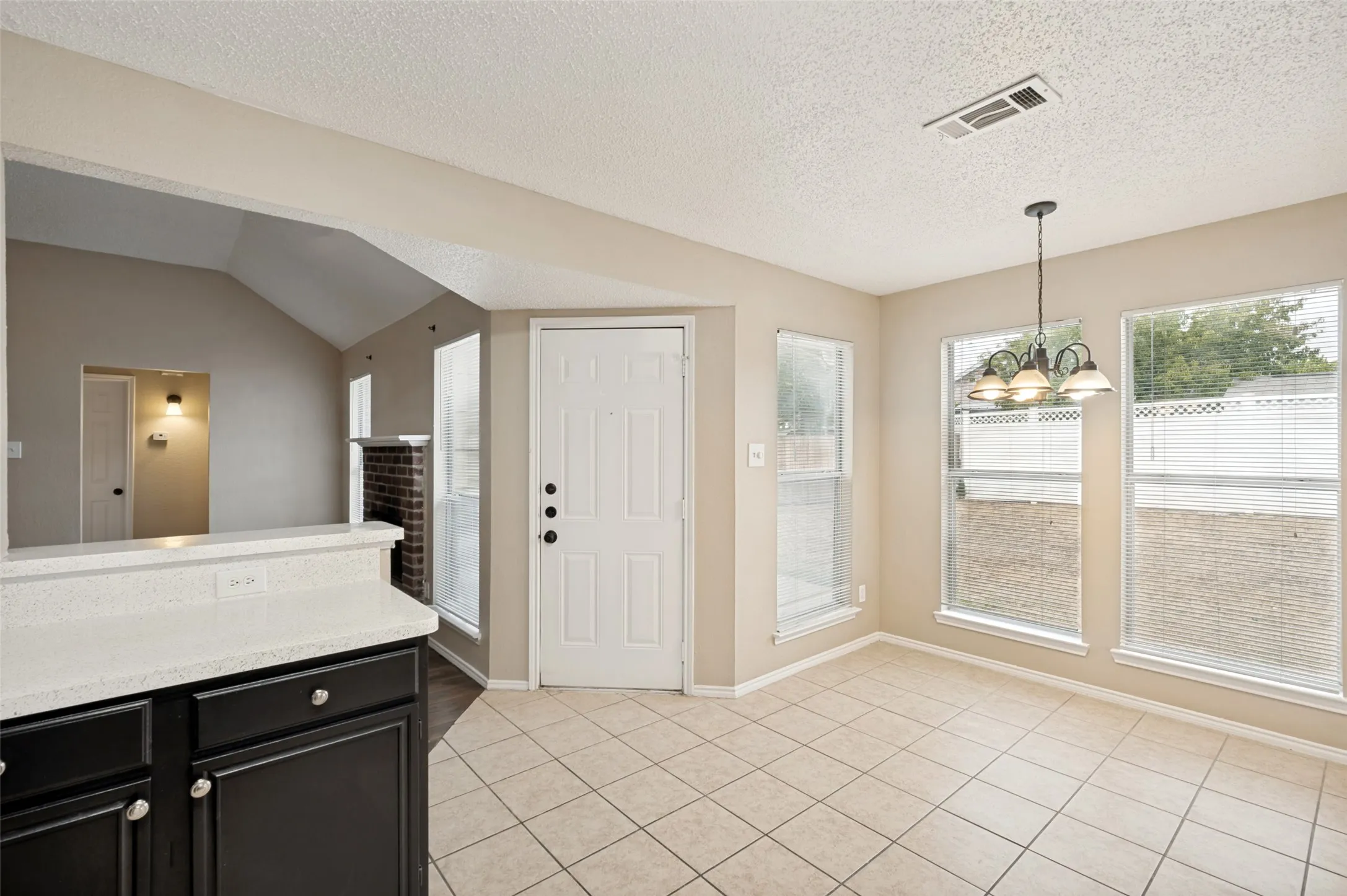 Single Family Residence For Sale in Dallas County , 1512 Manitoba Lane, Glenn Heights, Texas 75154, 3 Bedroom, 2 Bathroom, 2 Garage spaces, 1,260 Sqft, built in 1996, mls#21405296, Real Estate Agent in Glenn Heights, Homes For Sale in Dallas county, Homes For Sale in Glenn Heights, Realtor in Glenn Heights Texas, Real Estate Brokerage Independent Realty Texas, Luminita Cordes Realtor