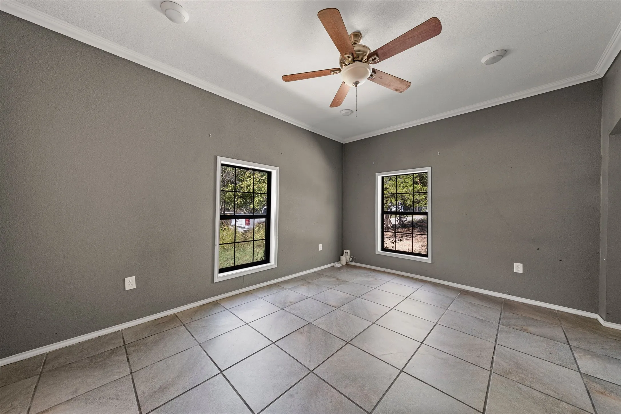 Single Family Residence For Sale in Falls County , 404 Eddins Street, Marlin, Texas 76661, 3 Bedroom, 1 Bathroom, Garage spaces, 854 Sqft, built in 2015, mls#21404779, Real Estate Agent in Marlin, Homes For Sale in Falls county, Homes For Sale in Marlin, Realtor in Marlin Texas, Real Estate Brokerage Independent Realty Texas, Luminita Cordes Realtor