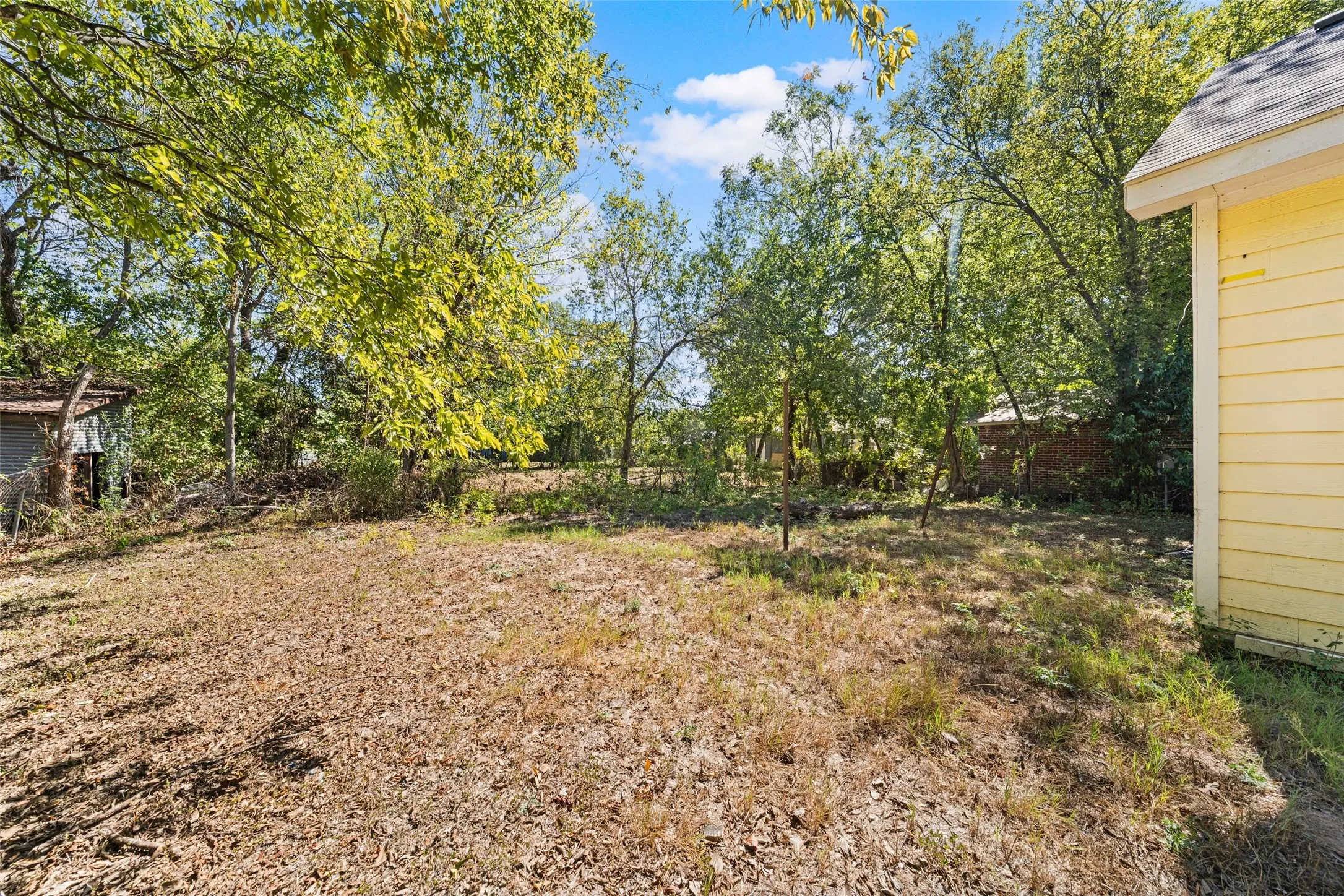 Single Family Residence For Sale in Falls County , 404 Eddins Street, Marlin, Texas 76661, 3 Bedroom, 1 Bathroom, Garage spaces, 854 Sqft, built in 2015, mls#21404779, Real Estate Agent in Marlin, Homes For Sale in Falls county, Homes For Sale in Marlin, Realtor in Marlin Texas, Real Estate Brokerage Independent Realty Texas, Luminita Cordes Realtor