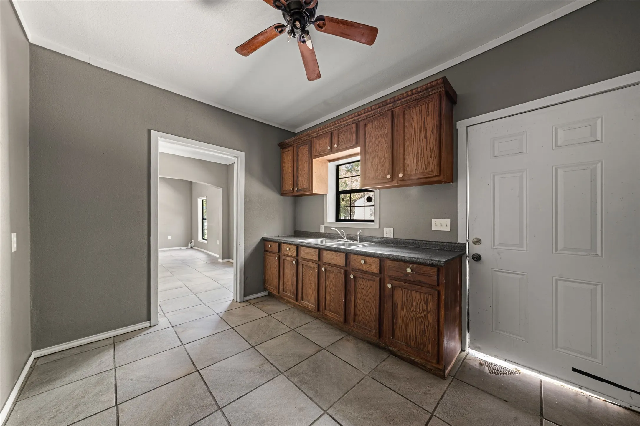 Single Family Residence For Sale in Falls County , 404 Eddins Street, Marlin, Texas 76661, 3 Bedroom, 1 Bathroom, Garage spaces, 854 Sqft, built in 2015, mls#21404779, Real Estate Agent in Marlin, Homes For Sale in Falls county, Homes For Sale in Marlin, Realtor in Marlin Texas, Real Estate Brokerage Independent Realty Texas, Luminita Cordes Realtor