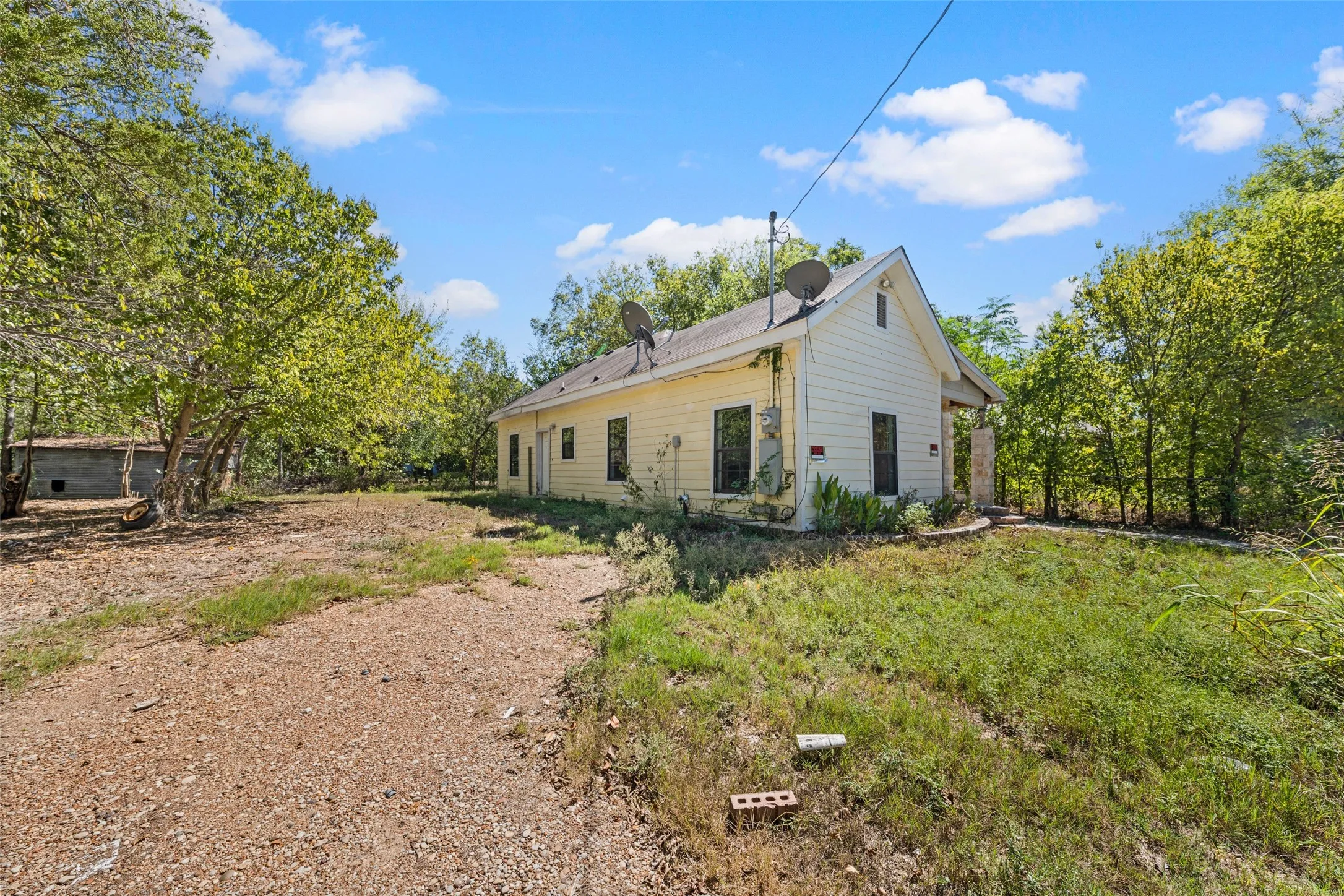 Single Family Residence For Sale in Falls County , 404 Eddins Street, Marlin, Texas 76661, 3 Bedroom, 1 Bathroom, Garage spaces, 854 Sqft, built in 2015, mls#21404779, Real Estate Agent in Marlin, Homes For Sale in Falls county, Homes For Sale in Marlin, Realtor in Marlin Texas, Real Estate Brokerage Independent Realty Texas, Luminita Cordes Realtor