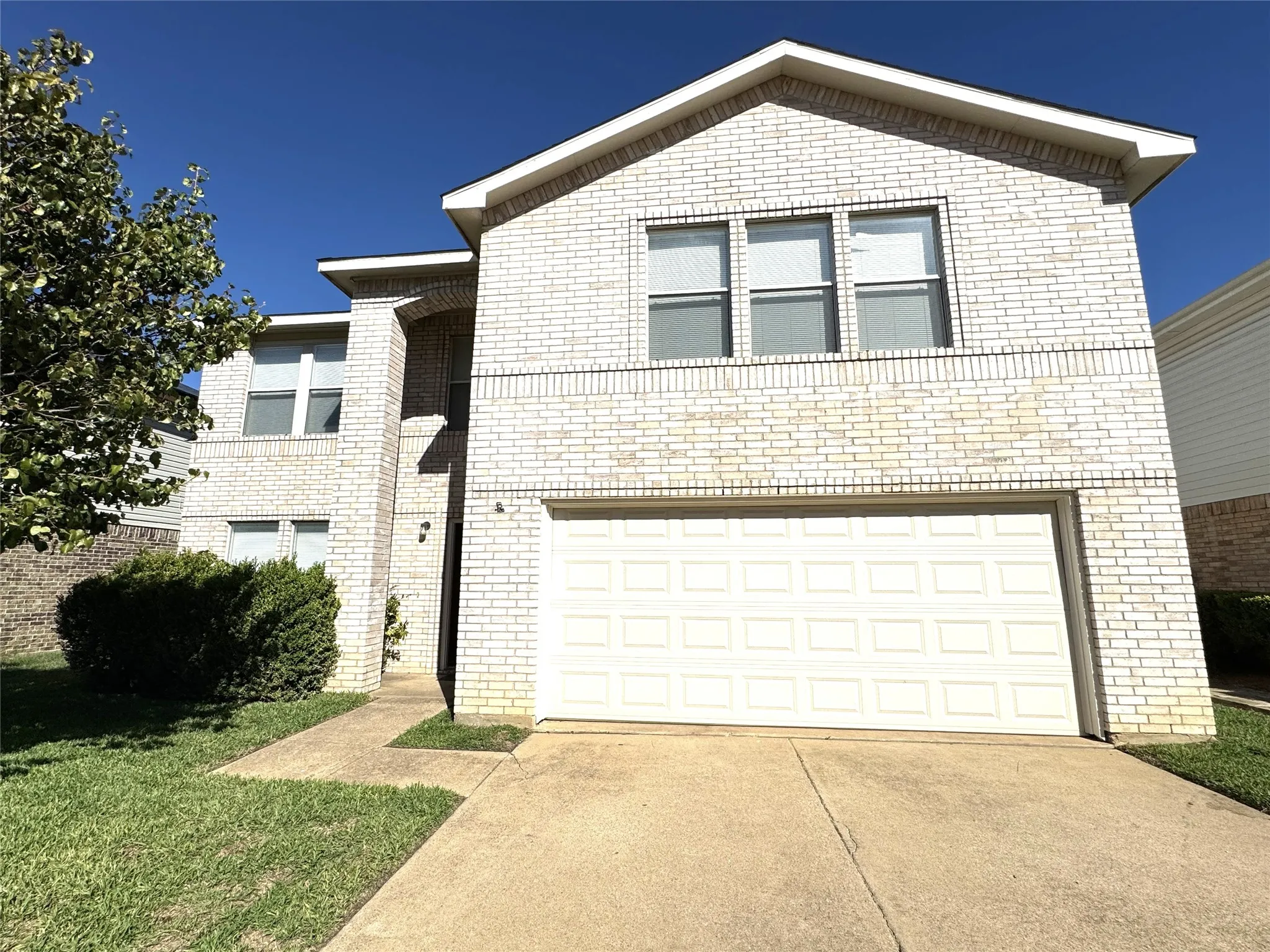 Single Family Residence For Sale in Tarrant County , 8737 Garden Springs Drive, Fort Worth, Texas 76123, 5 Bedroom, 3 Bathroom, 2 Garage spaces, 3,536 Sqft, built in 2000, mls#21405157, Real Estate Agent in Fort Worth, Homes For Sale in Tarrant county, Homes For Sale in Fort Worth, Realtor in Fort Worth Texas, Real Estate Brokerage Independent Realty Texas, Luminita Cordes Realtor