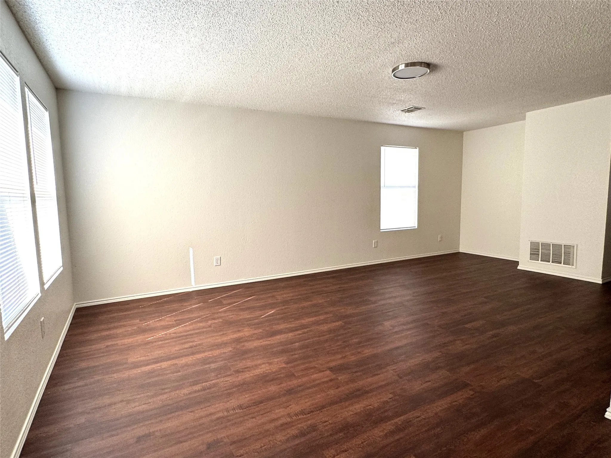 Single Family Residence For Sale in Tarrant County , 8737 Garden Springs Drive, Fort Worth, Texas 76123, 5 Bedroom, 3 Bathroom, 2 Garage spaces, 3,536 Sqft, built in 2000, mls#21405157, Real Estate Agent in Fort Worth, Homes For Sale in Tarrant county, Homes For Sale in Fort Worth, Realtor in Fort Worth Texas, Real Estate Brokerage Independent Realty Texas, Luminita Cordes Realtor