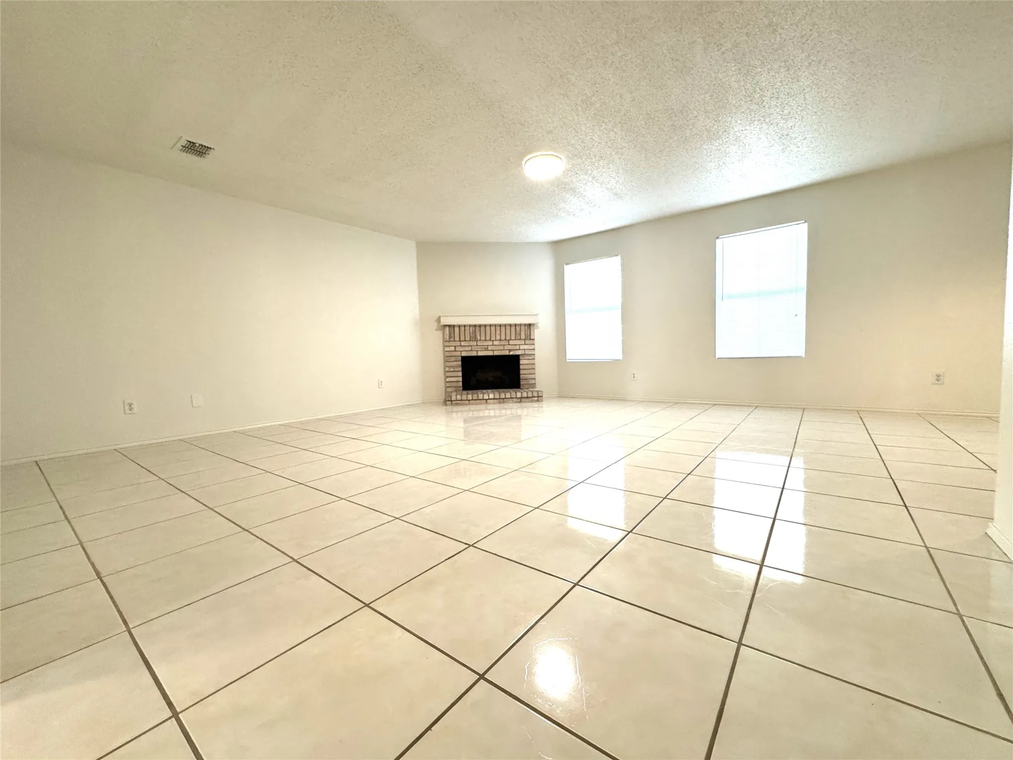 Single Family Residence For Sale in Tarrant County , 8737 Garden Springs Drive, Fort Worth, Texas 76123, 5 Bedroom, 3 Bathroom, 2 Garage spaces, 3,536 Sqft, built in 2000, mls#21405157, Real Estate Agent in Fort Worth, Homes For Sale in Tarrant county, Homes For Sale in Fort Worth, Realtor in Fort Worth Texas, Real Estate Brokerage Independent Realty Texas, Luminita Cordes Realtor