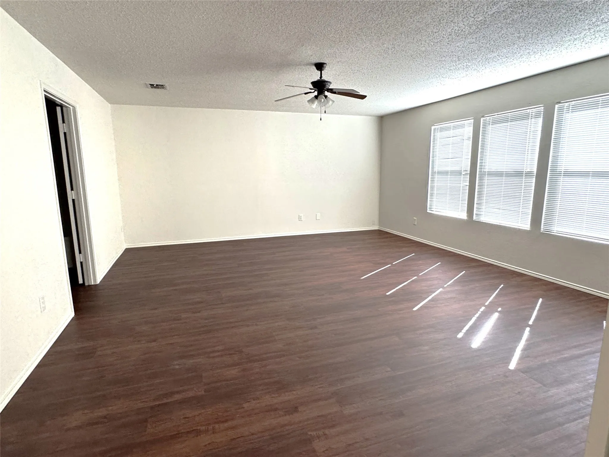 Single Family Residence For Sale in Tarrant County , 8737 Garden Springs Drive, Fort Worth, Texas 76123, 5 Bedroom, 3 Bathroom, 2 Garage spaces, 3,536 Sqft, built in 2000, mls#21405157, Real Estate Agent in Fort Worth, Homes For Sale in Tarrant county, Homes For Sale in Fort Worth, Realtor in Fort Worth Texas, Real Estate Brokerage Independent Realty Texas, Luminita Cordes Realtor