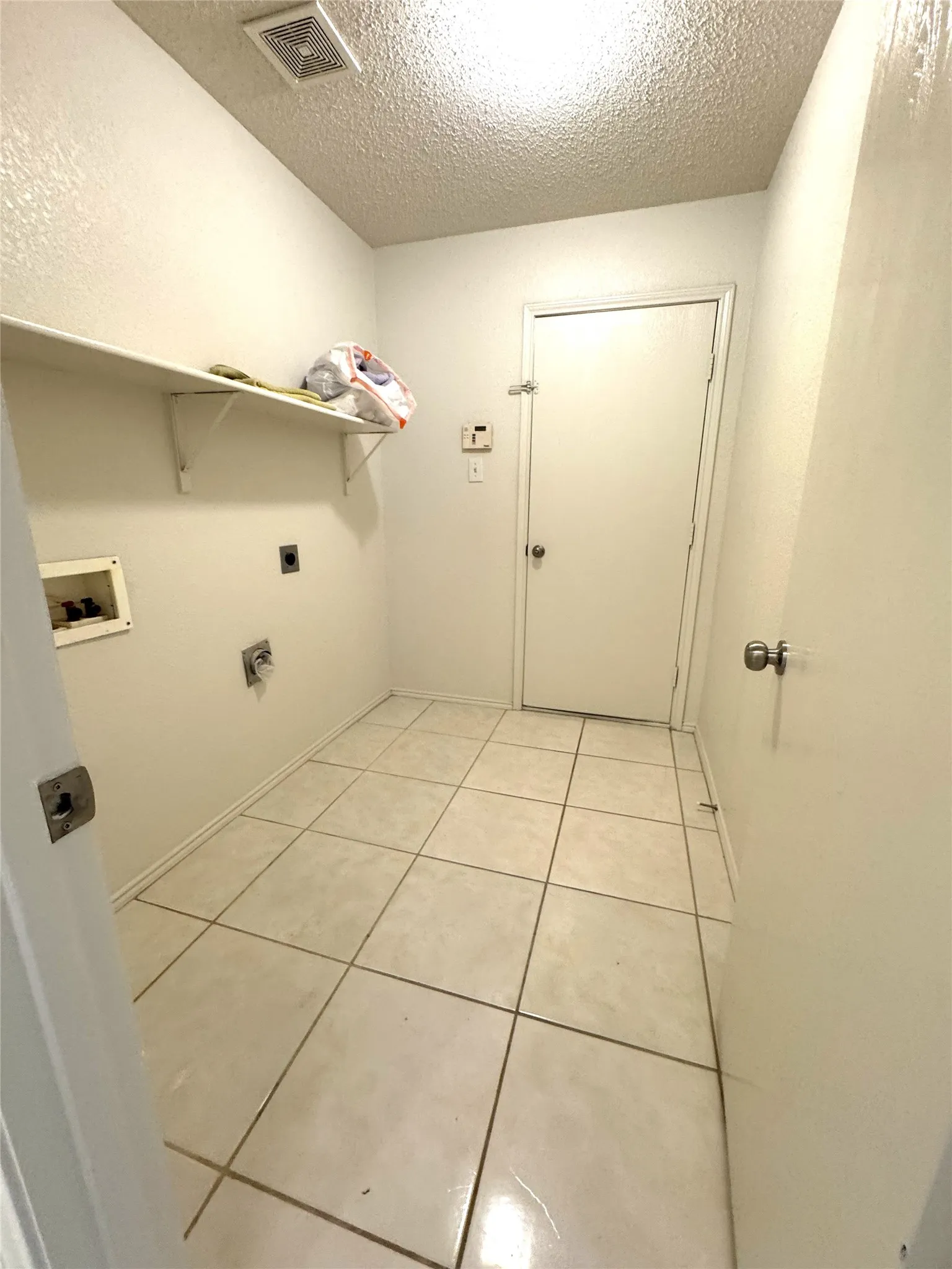 Single Family Residence For Sale in Tarrant County , 8737 Garden Springs Drive, Fort Worth, Texas 76123, 5 Bedroom, 3 Bathroom, 2 Garage spaces, 3,536 Sqft, built in 2000, mls#21405157, Real Estate Agent in Fort Worth, Homes For Sale in Tarrant county, Homes For Sale in Fort Worth, Realtor in Fort Worth Texas, Real Estate Brokerage Independent Realty Texas, Luminita Cordes Realtor