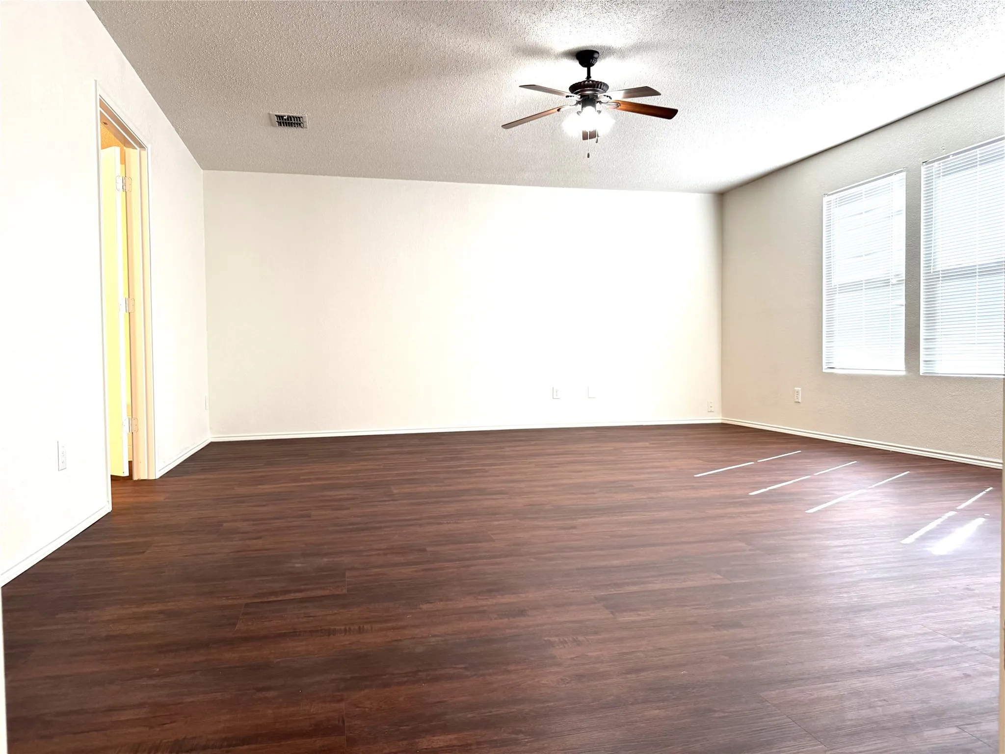 Single Family Residence For Sale in Tarrant County , 8737 Garden Springs Drive, Fort Worth, Texas 76123, 5 Bedroom, 3 Bathroom, 2 Garage spaces, 3,536 Sqft, built in 2000, mls#21405157, Real Estate Agent in Fort Worth, Homes For Sale in Tarrant county, Homes For Sale in Fort Worth, Realtor in Fort Worth Texas, Real Estate Brokerage Independent Realty Texas, Luminita Cordes Realtor