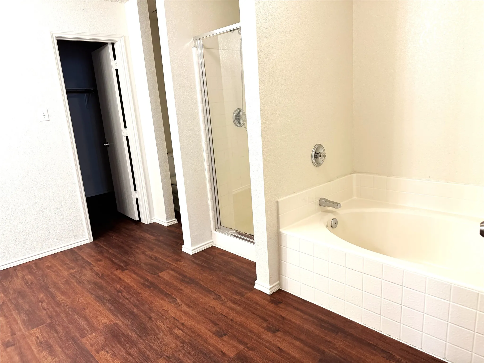 Single Family Residence For Sale in Tarrant County , 8737 Garden Springs Drive, Fort Worth, Texas 76123, 5 Bedroom, 3 Bathroom, 2 Garage spaces, 3,536 Sqft, built in 2000, mls#21405157, Real Estate Agent in Fort Worth, Homes For Sale in Tarrant county, Homes For Sale in Fort Worth, Realtor in Fort Worth Texas, Real Estate Brokerage Independent Realty Texas, Luminita Cordes Realtor