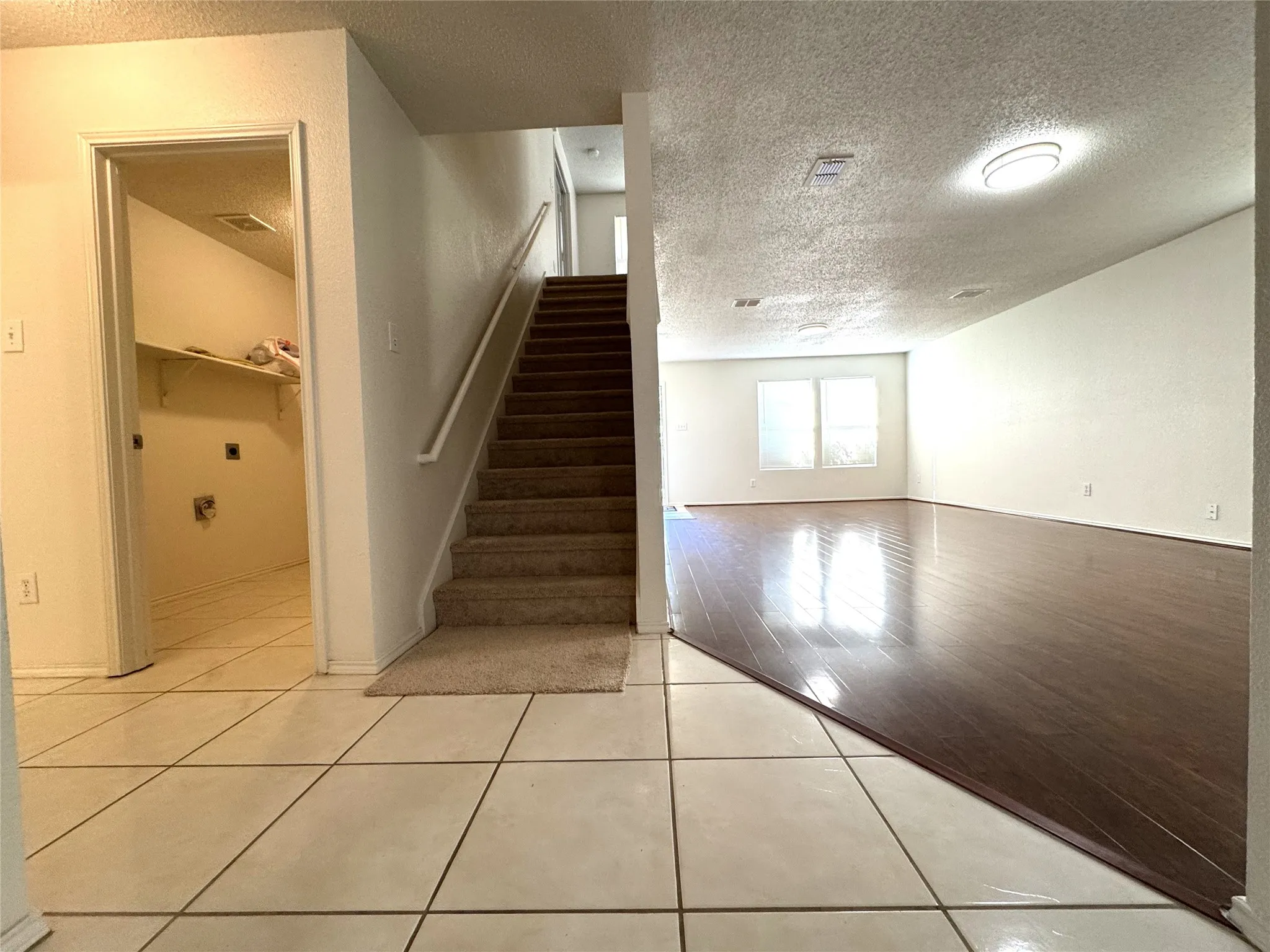 Single Family Residence For Sale in Tarrant County , 8737 Garden Springs Drive, Fort Worth, Texas 76123, 5 Bedroom, 3 Bathroom, 2 Garage spaces, 3,536 Sqft, built in 2000, mls#21405157, Real Estate Agent in Fort Worth, Homes For Sale in Tarrant county, Homes For Sale in Fort Worth, Realtor in Fort Worth Texas, Real Estate Brokerage Independent Realty Texas, Luminita Cordes Realtor