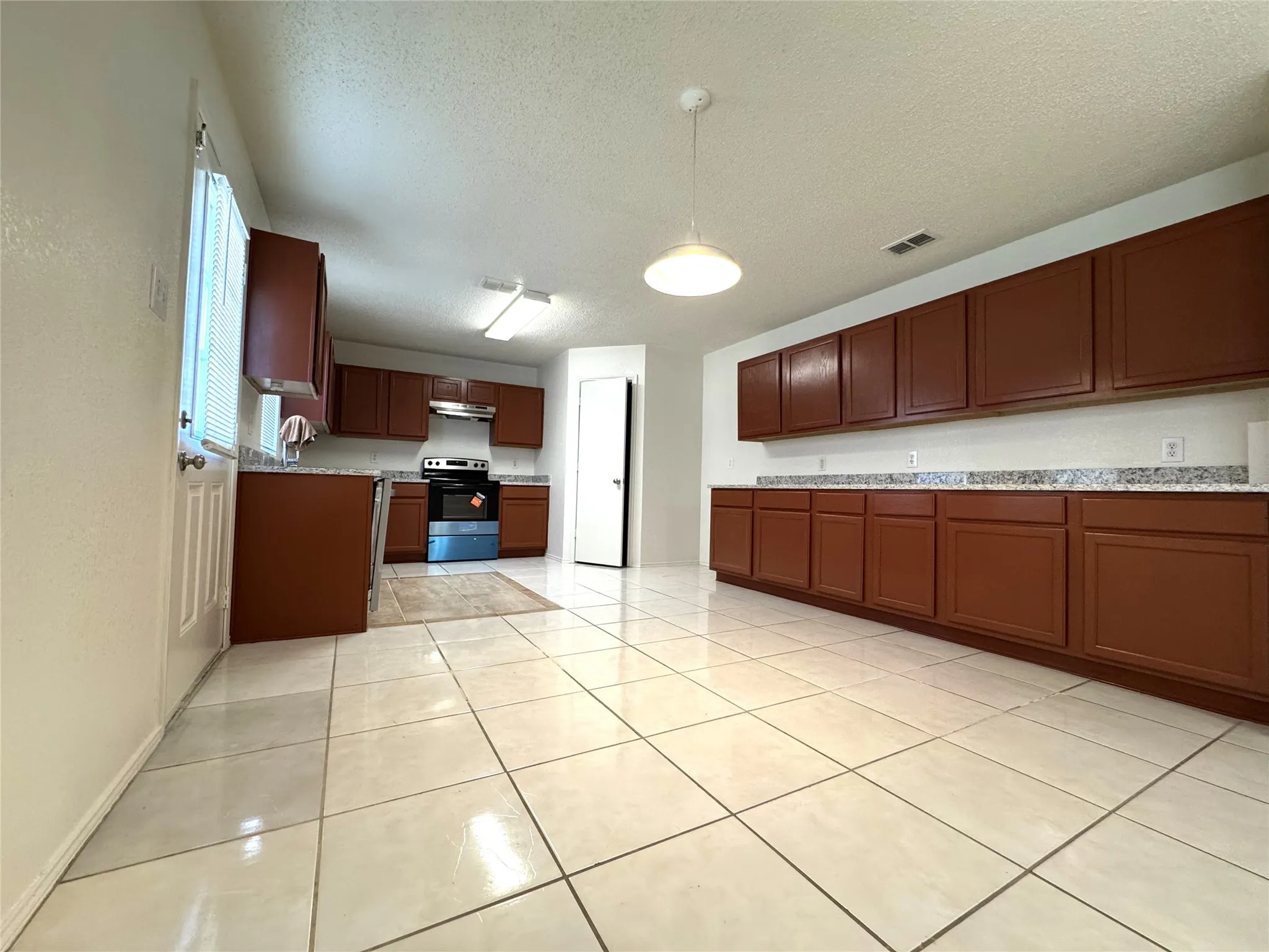 Single Family Residence For Sale in Tarrant County , 8737 Garden Springs Drive, Fort Worth, Texas 76123, 5 Bedroom, 3 Bathroom, 2 Garage spaces, 3,536 Sqft, built in 2000, mls#21405157, Real Estate Agent in Fort Worth, Homes For Sale in Tarrant county, Homes For Sale in Fort Worth, Realtor in Fort Worth Texas, Real Estate Brokerage Independent Realty Texas, Luminita Cordes Realtor