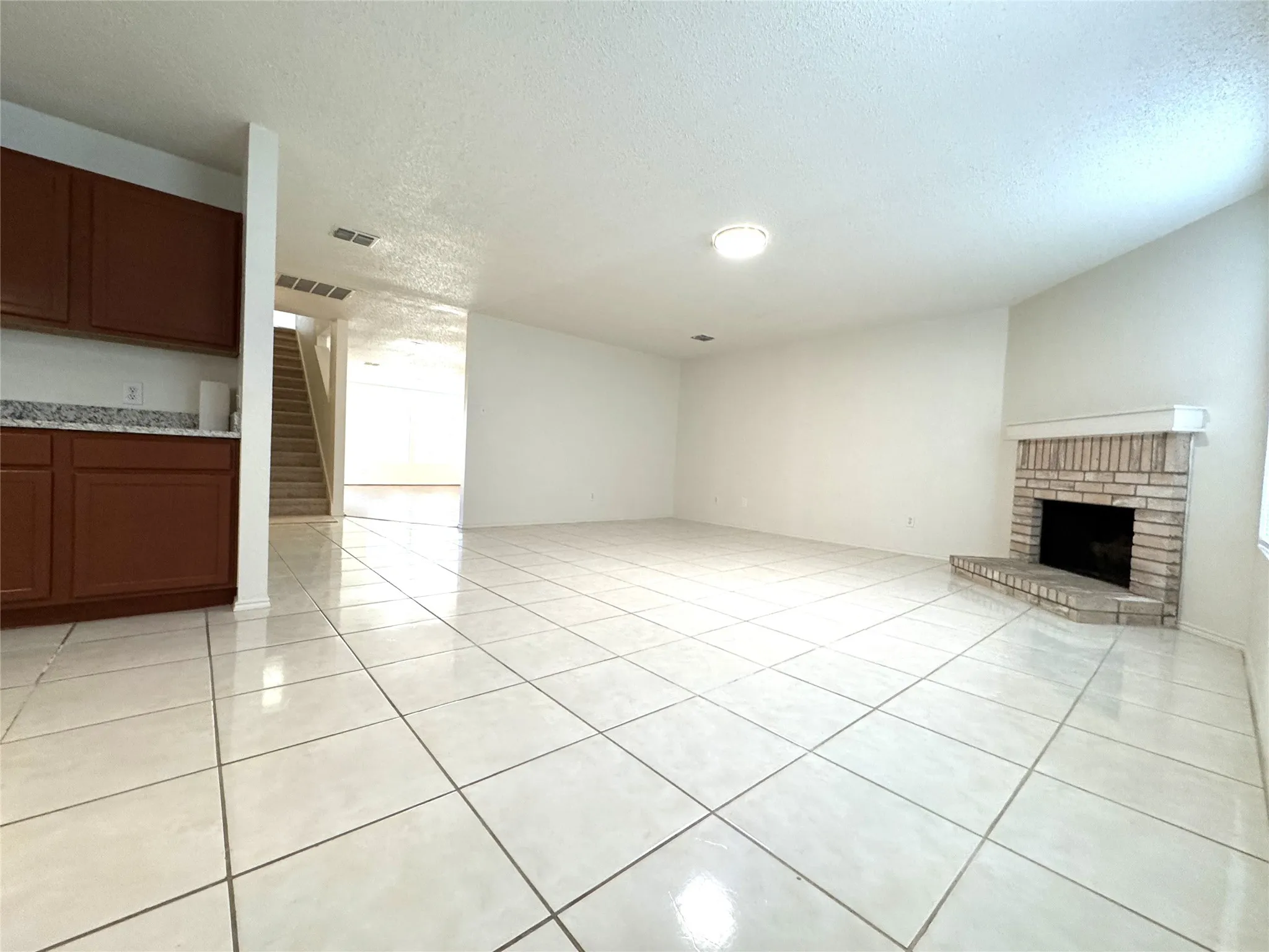 Single Family Residence For Sale in Tarrant County , 8737 Garden Springs Drive, Fort Worth, Texas 76123, 5 Bedroom, 3 Bathroom, 2 Garage spaces, 3,536 Sqft, built in 2000, mls#21405157, Real Estate Agent in Fort Worth, Homes For Sale in Tarrant county, Homes For Sale in Fort Worth, Realtor in Fort Worth Texas, Real Estate Brokerage Independent Realty Texas, Luminita Cordes Realtor