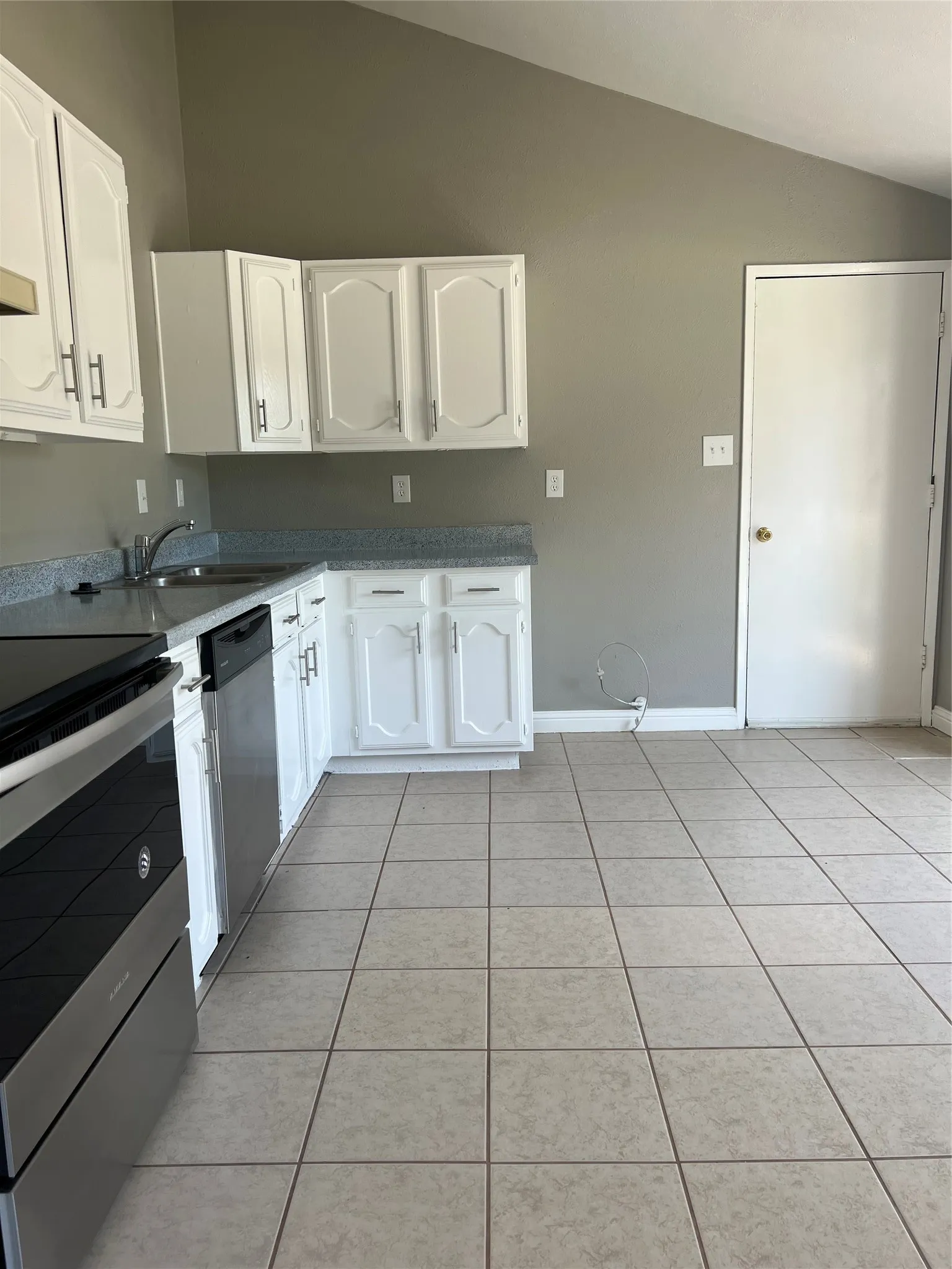 Single Family Residence For Rent in Tarrant County , 2101 Pennington Drive, Arlington, Texas 76014, 3 Bedroom, 1 Bathroom, 1 Garage spaces, 1,000 Sqft, built in 1982, mls#21405314, Real Estate Agent in Arlington, Homes For Rent in Tarrant county, Homes For Rent in Arlington, Realtor in Arlington Texas, Real Estate Brokerage Independent Realty Texas, Luminita Cordes Realtor