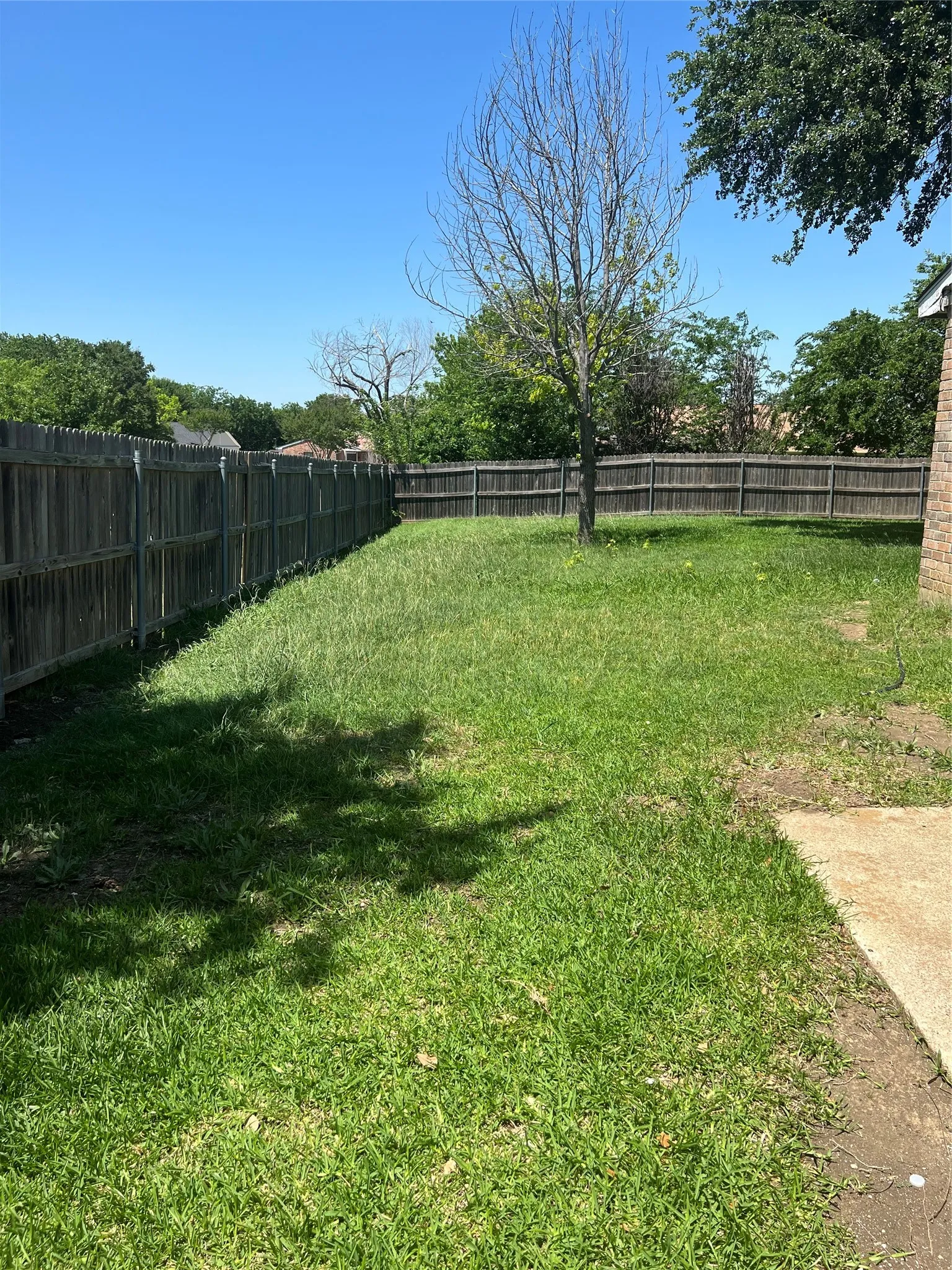 Single Family Residence For Rent in Tarrant County , 2101 Pennington Drive, Arlington, Texas 76014, 3 Bedroom, 1 Bathroom, 1 Garage spaces, 1,000 Sqft, built in 1982, mls#21405314, Real Estate Agent in Arlington, Homes For Rent in Tarrant county, Homes For Rent in Arlington, Realtor in Arlington Texas, Real Estate Brokerage Independent Realty Texas, Luminita Cordes Realtor