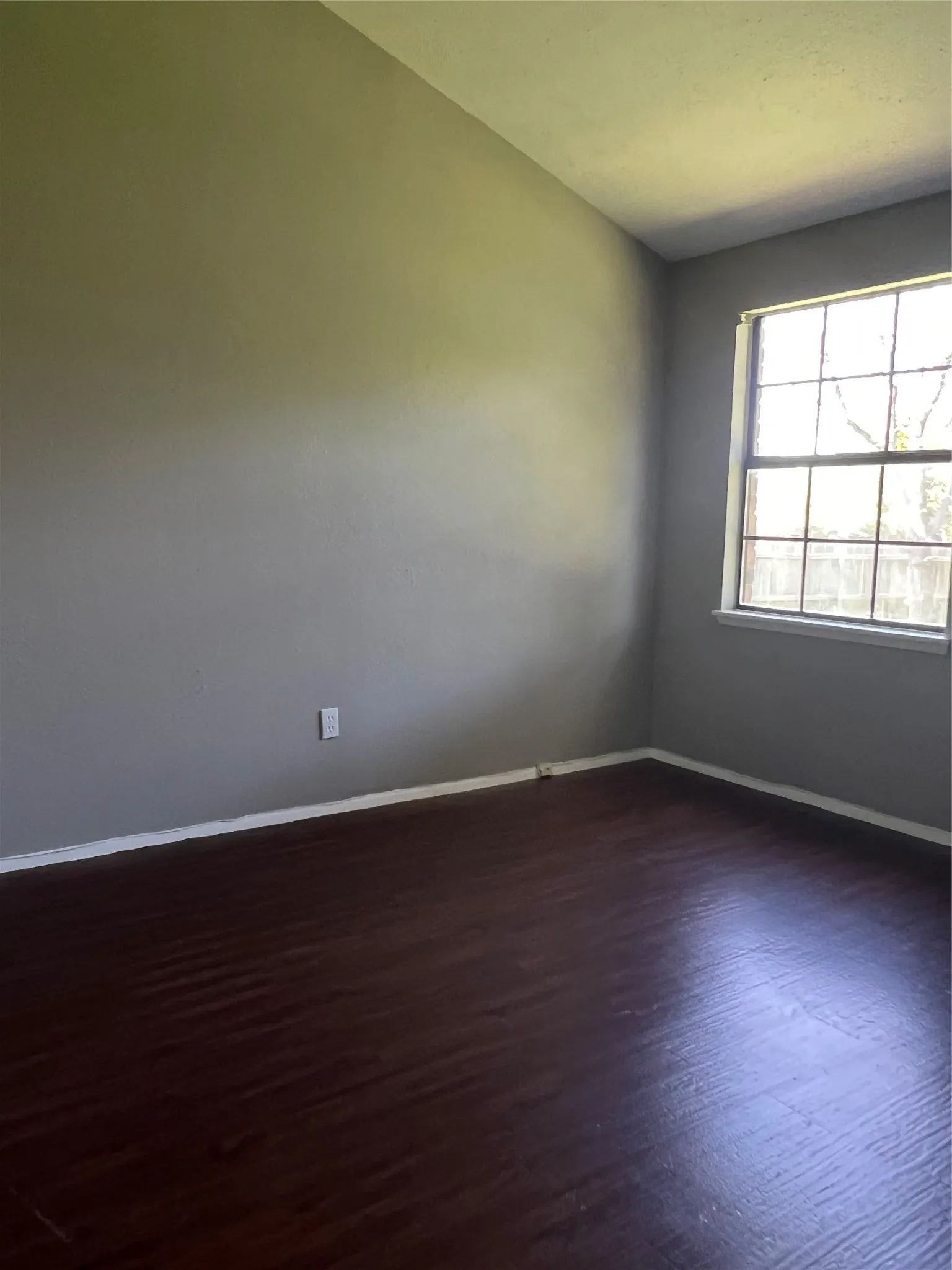 Single Family Residence For Rent in Tarrant County , 2101 Pennington Drive, Arlington, Texas 76014, 3 Bedroom, 1 Bathroom, 1 Garage spaces, 1,000 Sqft, built in 1982, mls#21405314, Real Estate Agent in Arlington, Homes For Rent in Tarrant county, Homes For Rent in Arlington, Realtor in Arlington Texas, Real Estate Brokerage Independent Realty Texas, Luminita Cordes Realtor