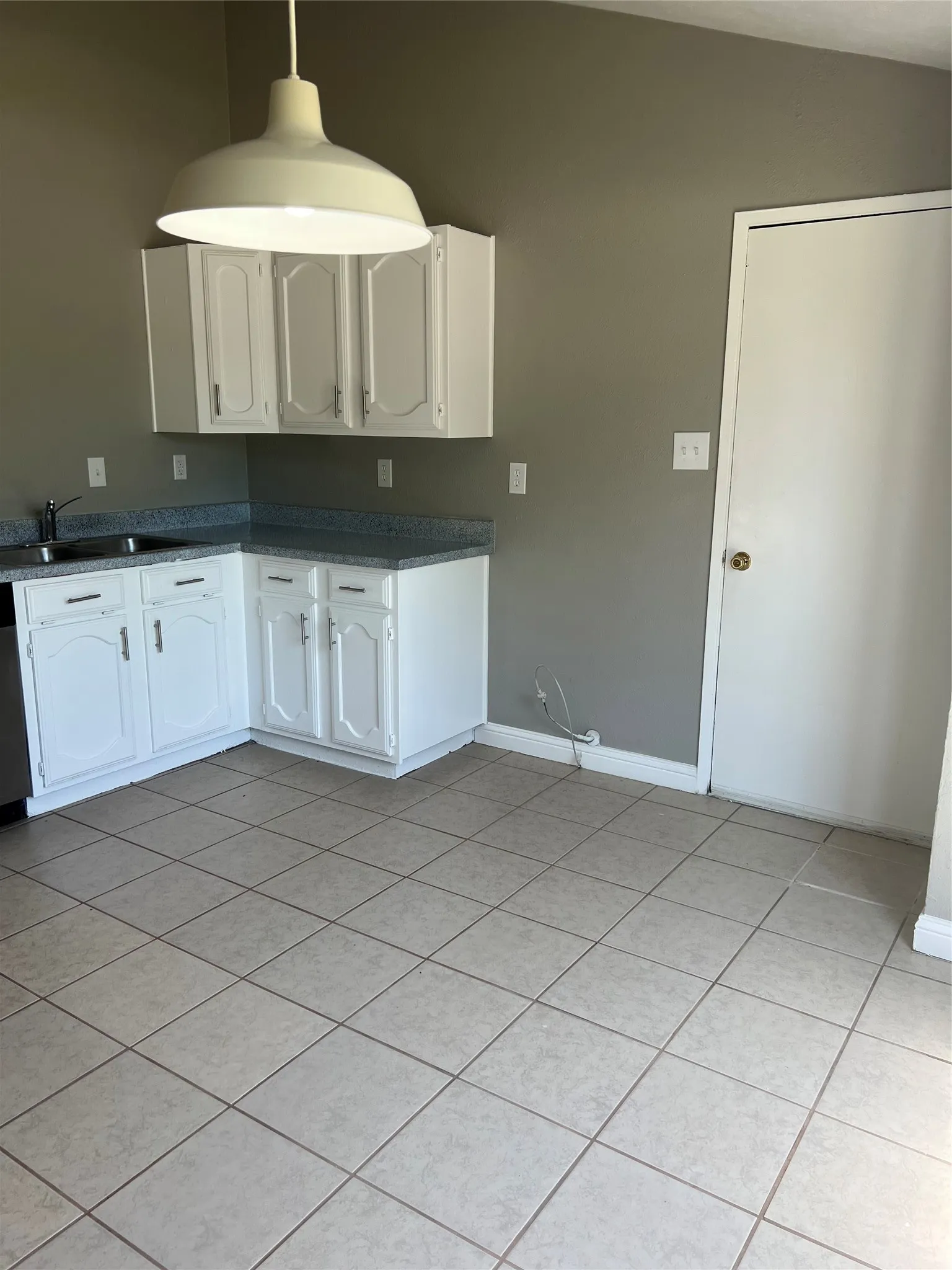 Single Family Residence For Rent in Tarrant County , 2101 Pennington Drive, Arlington, Texas 76014, 3 Bedroom, 1 Bathroom, 1 Garage spaces, 1,000 Sqft, built in 1982, mls#21405314, Real Estate Agent in Arlington, Homes For Rent in Tarrant county, Homes For Rent in Arlington, Realtor in Arlington Texas, Real Estate Brokerage Independent Realty Texas, Luminita Cordes Realtor