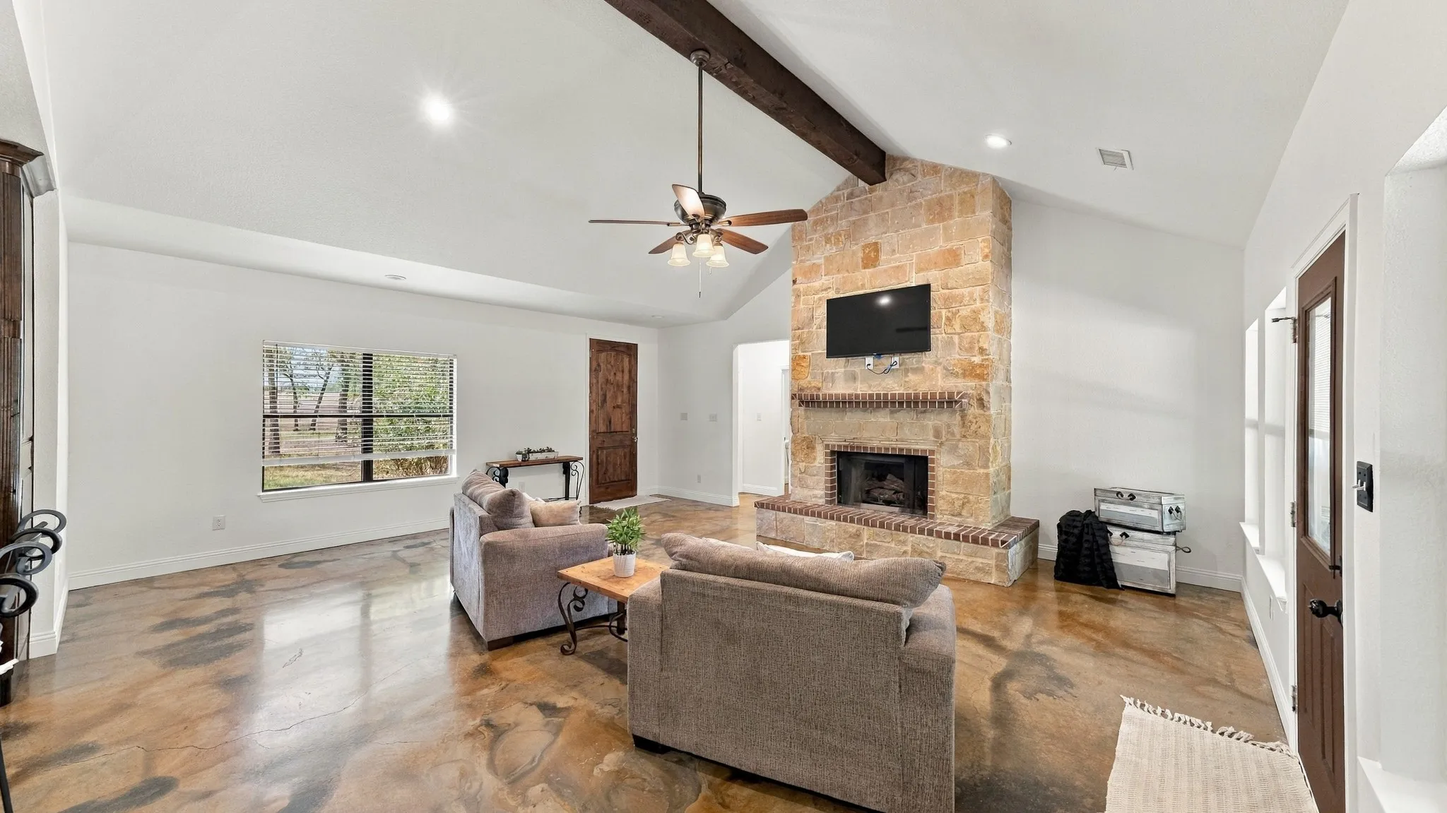 Single Family Residence For Sale in Wise County , 1389 County Road 3591, Paradise, Texas 76073, 4 Bedroom, 3 Bathroom, 1 Garage spaces, 2,507 Sqft, built in 2017, mls#21404392, Real Estate Agent in Paradise, Homes For Sale in Wise county, Homes For Sale in Paradise, Realtor in Paradise Texas, Real Estate Brokerage Independent Realty Texas, Luminita Cordes Realtor