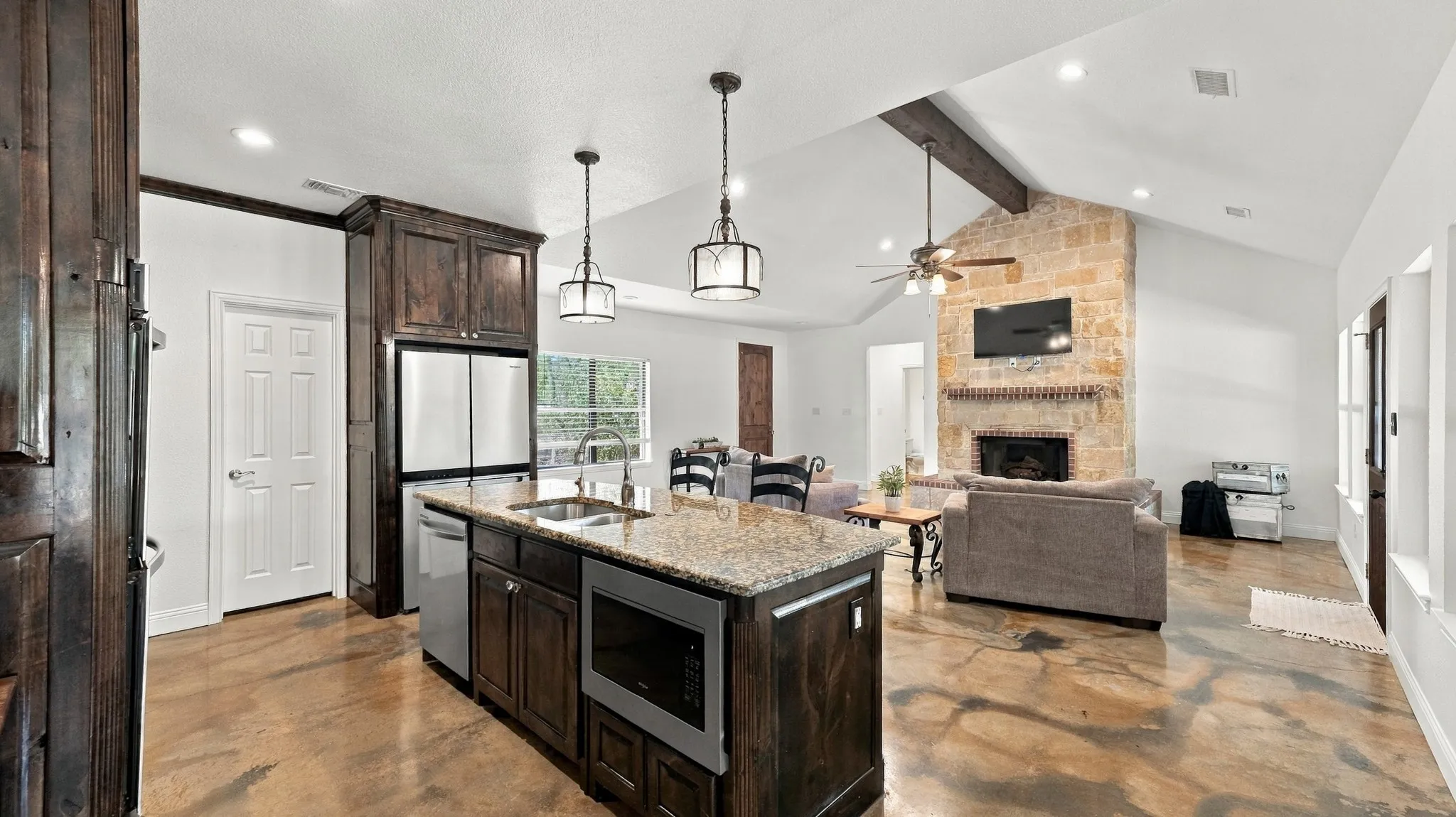 Single Family Residence For Sale in Wise County , 1389 County Road 3591, Paradise, Texas 76073, 4 Bedroom, 3 Bathroom, 1 Garage spaces, 2,507 Sqft, built in 2017, mls#21404392, Real Estate Agent in Paradise, Homes For Sale in Wise county, Homes For Sale in Paradise, Realtor in Paradise Texas, Real Estate Brokerage Independent Realty Texas, Luminita Cordes Realtor
