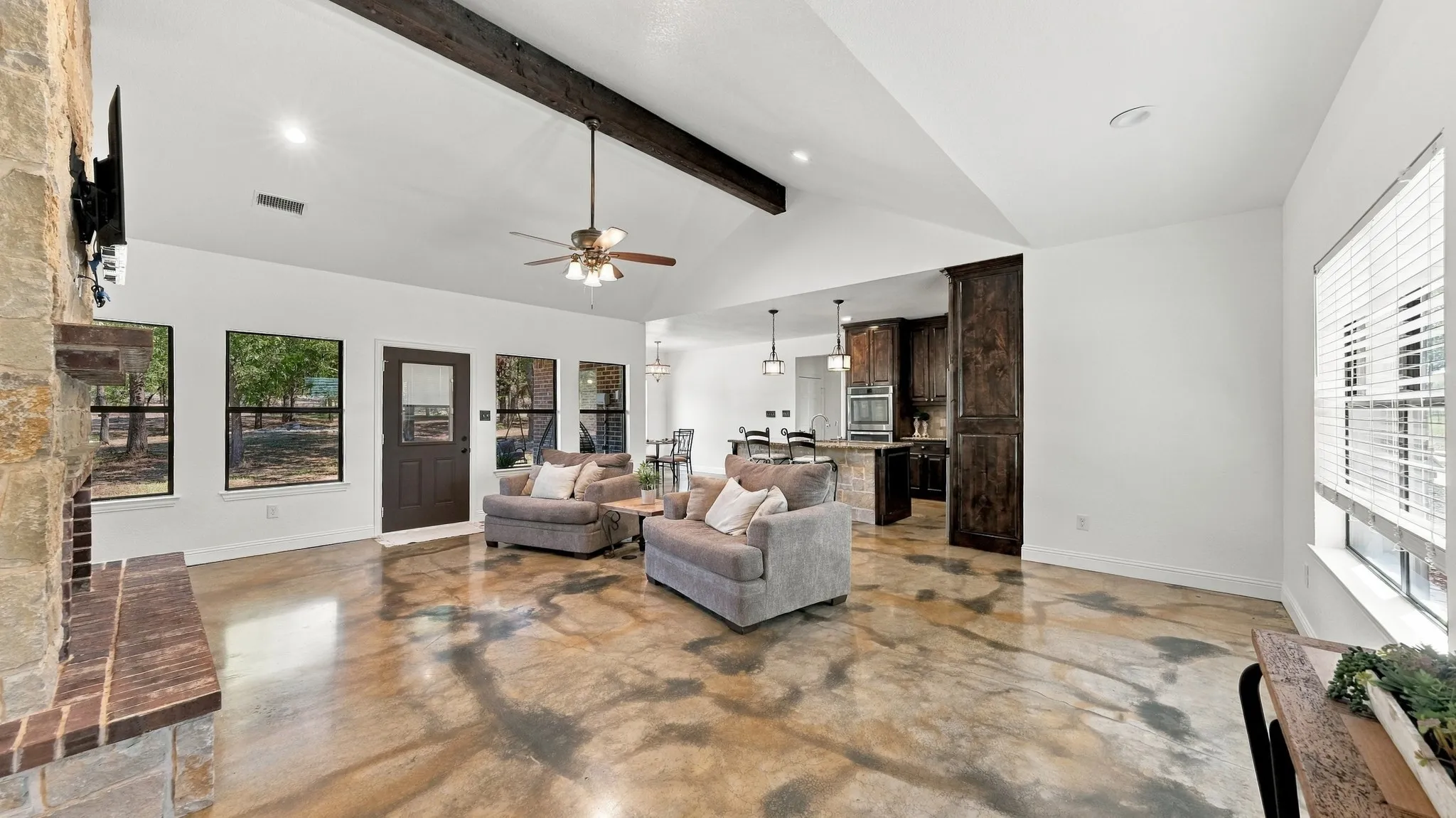 Single Family Residence For Sale in Wise County , 1389 County Road 3591, Paradise, Texas 76073, 4 Bedroom, 3 Bathroom, 1 Garage spaces, 2,507 Sqft, built in 2017, mls#21404392, Real Estate Agent in Paradise, Homes For Sale in Wise county, Homes For Sale in Paradise, Realtor in Paradise Texas, Real Estate Brokerage Independent Realty Texas, Luminita Cordes Realtor