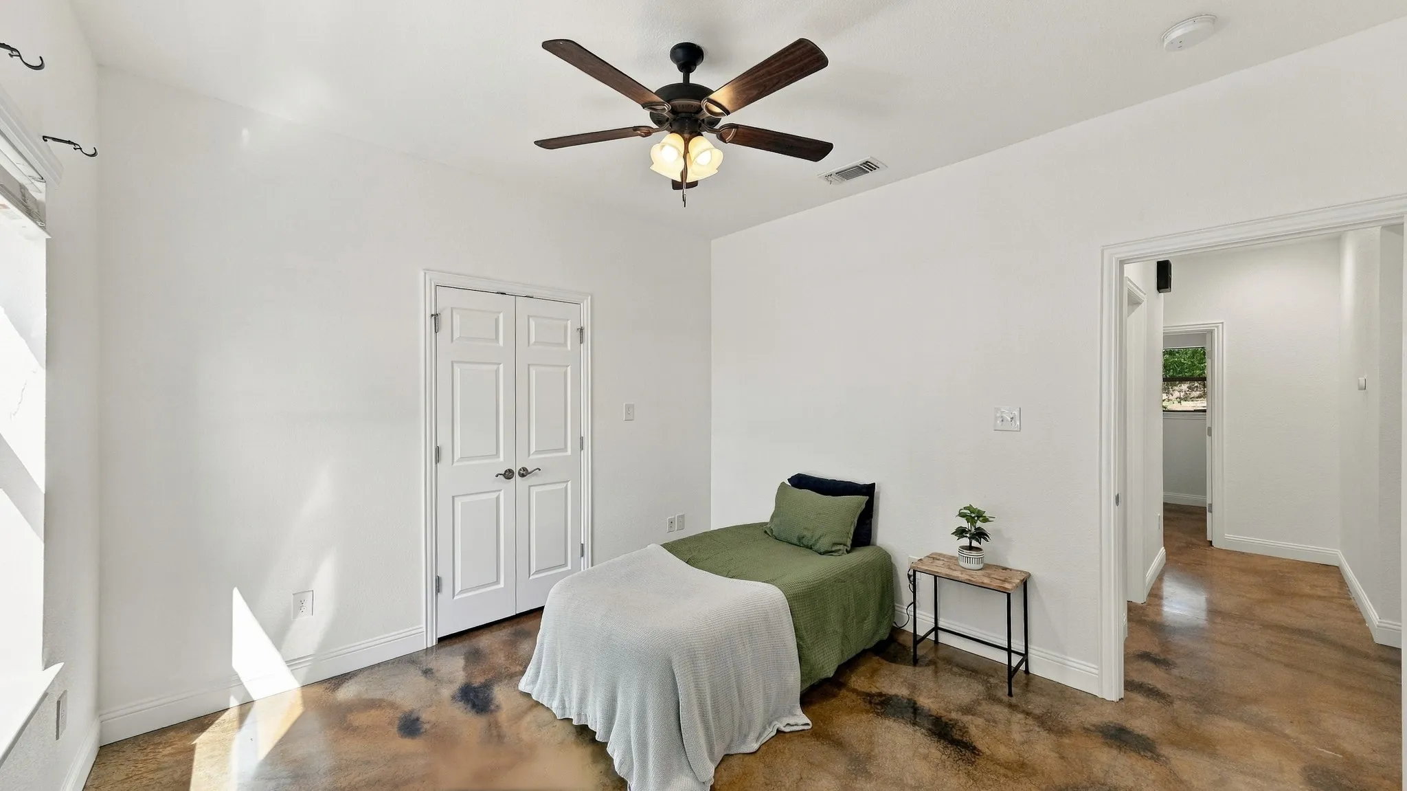 Single Family Residence For Sale in Wise County , 1389 County Road 3591, Paradise, Texas 76073, 4 Bedroom, 3 Bathroom, 1 Garage spaces, 2,507 Sqft, built in 2017, mls#21404392, Real Estate Agent in Paradise, Homes For Sale in Wise county, Homes For Sale in Paradise, Realtor in Paradise Texas, Real Estate Brokerage Independent Realty Texas, Luminita Cordes Realtor