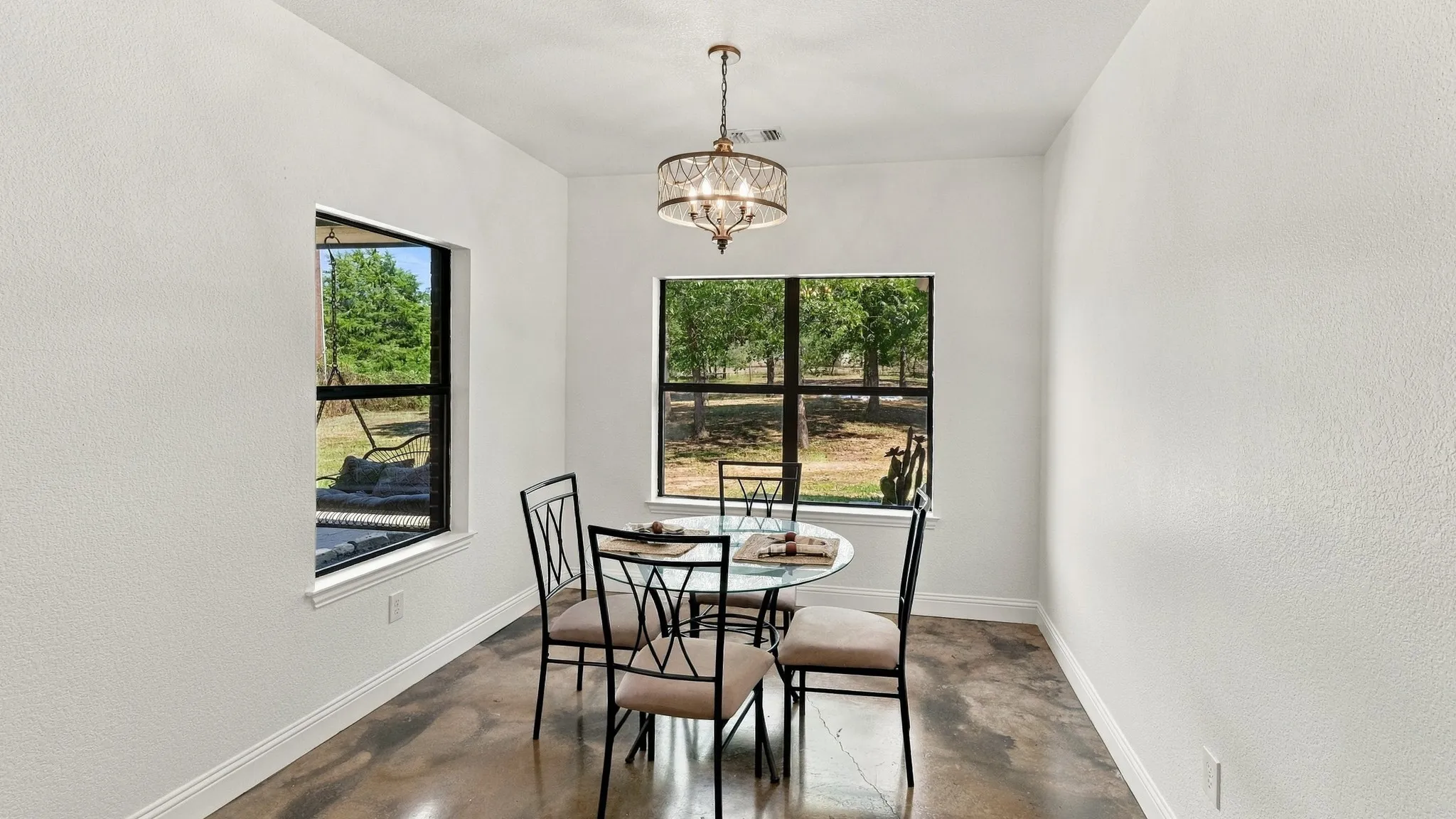 Single Family Residence For Sale in Wise County , 1389 County Road 3591, Paradise, Texas 76073, 4 Bedroom, 3 Bathroom, 1 Garage spaces, 2,507 Sqft, built in 2017, mls#21404392, Real Estate Agent in Paradise, Homes For Sale in Wise county, Homes For Sale in Paradise, Realtor in Paradise Texas, Real Estate Brokerage Independent Realty Texas, Luminita Cordes Realtor