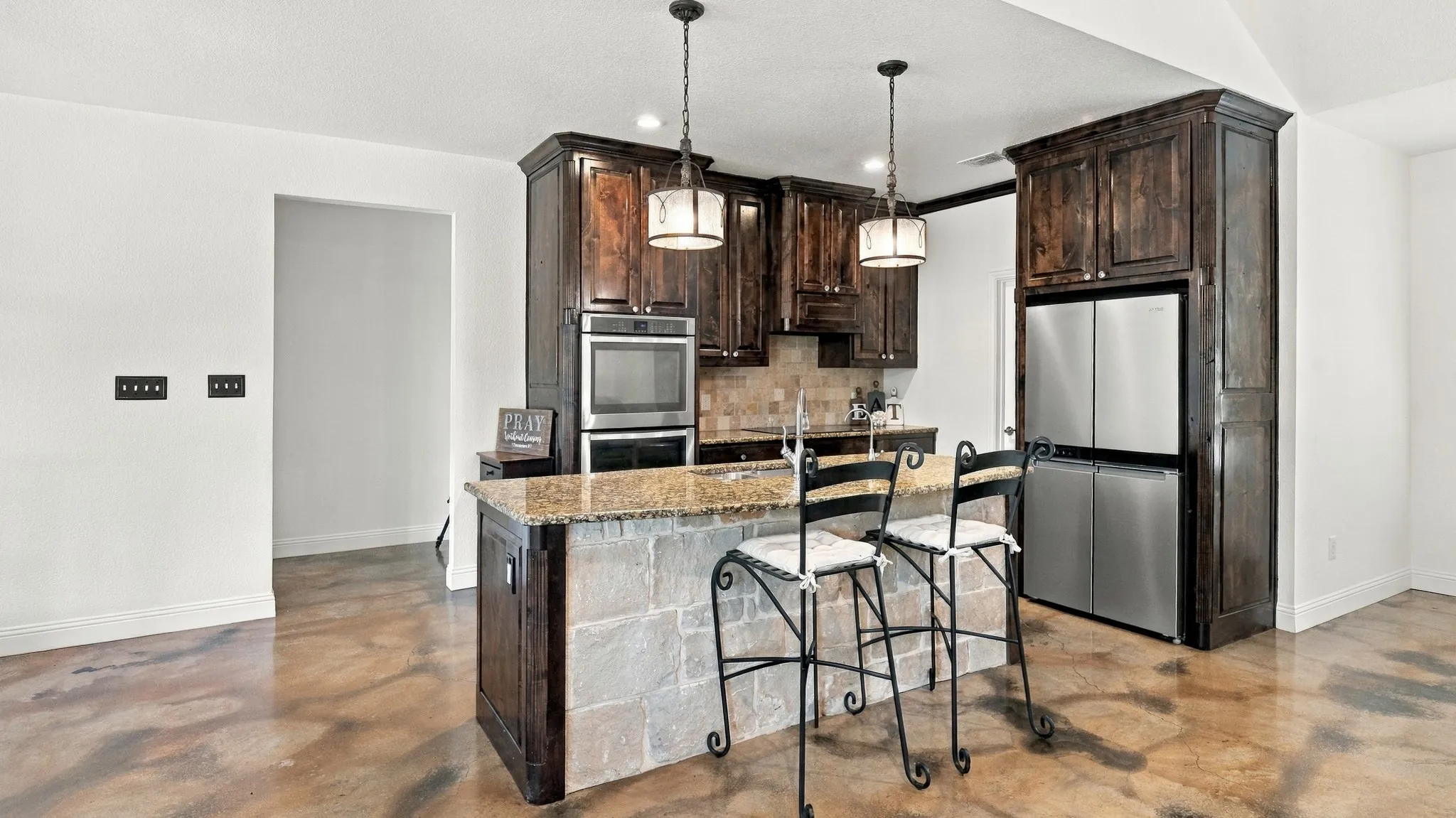 Single Family Residence For Sale in Wise County , 1389 County Road 3591, Paradise, Texas 76073, 4 Bedroom, 3 Bathroom, 1 Garage spaces, 2,507 Sqft, built in 2017, mls#21404392, Real Estate Agent in Paradise, Homes For Sale in Wise county, Homes For Sale in Paradise, Realtor in Paradise Texas, Real Estate Brokerage Independent Realty Texas, Luminita Cordes Realtor