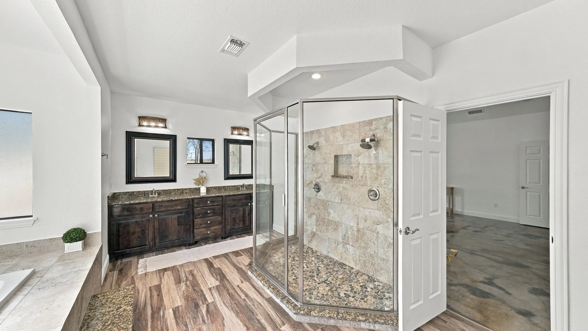 Single Family Residence For Sale in Wise County , 1389 County Road 3591, Paradise, Texas 76073, 4 Bedroom, 3 Bathroom, 1 Garage spaces, 2,507 Sqft, built in 2017, mls#21404392, Real Estate Agent in Paradise, Homes For Sale in Wise county, Homes For Sale in Paradise, Realtor in Paradise Texas, Real Estate Brokerage Independent Realty Texas, Luminita Cordes Realtor