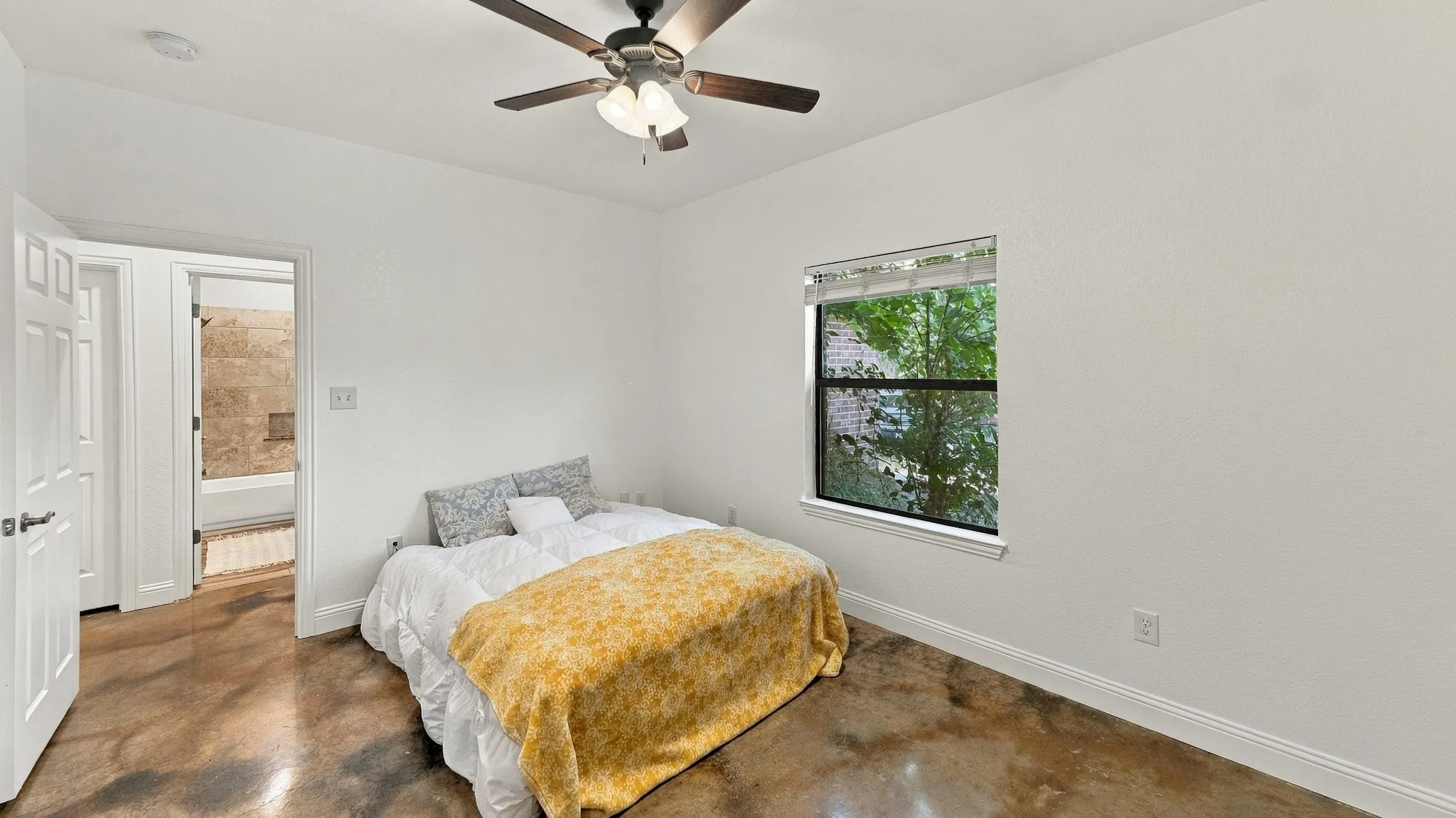 Single Family Residence For Sale in Wise County , 1389 County Road 3591, Paradise, Texas 76073, 4 Bedroom, 3 Bathroom, 1 Garage spaces, 2,507 Sqft, built in 2017, mls#21404392, Real Estate Agent in Paradise, Homes For Sale in Wise county, Homes For Sale in Paradise, Realtor in Paradise Texas, Real Estate Brokerage Independent Realty Texas, Luminita Cordes Realtor