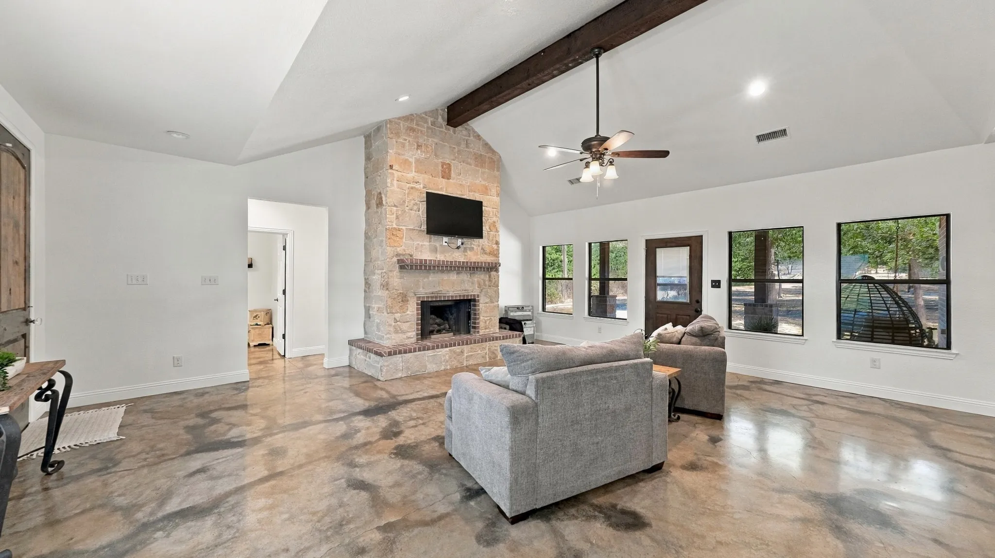 Single Family Residence For Sale in Wise County , 1389 County Road 3591, Paradise, Texas 76073, 4 Bedroom, 3 Bathroom, 1 Garage spaces, 2,507 Sqft, built in 2017, mls#21404392, Real Estate Agent in Paradise, Homes For Sale in Wise county, Homes For Sale in Paradise, Realtor in Paradise Texas, Real Estate Brokerage Independent Realty Texas, Luminita Cordes Realtor